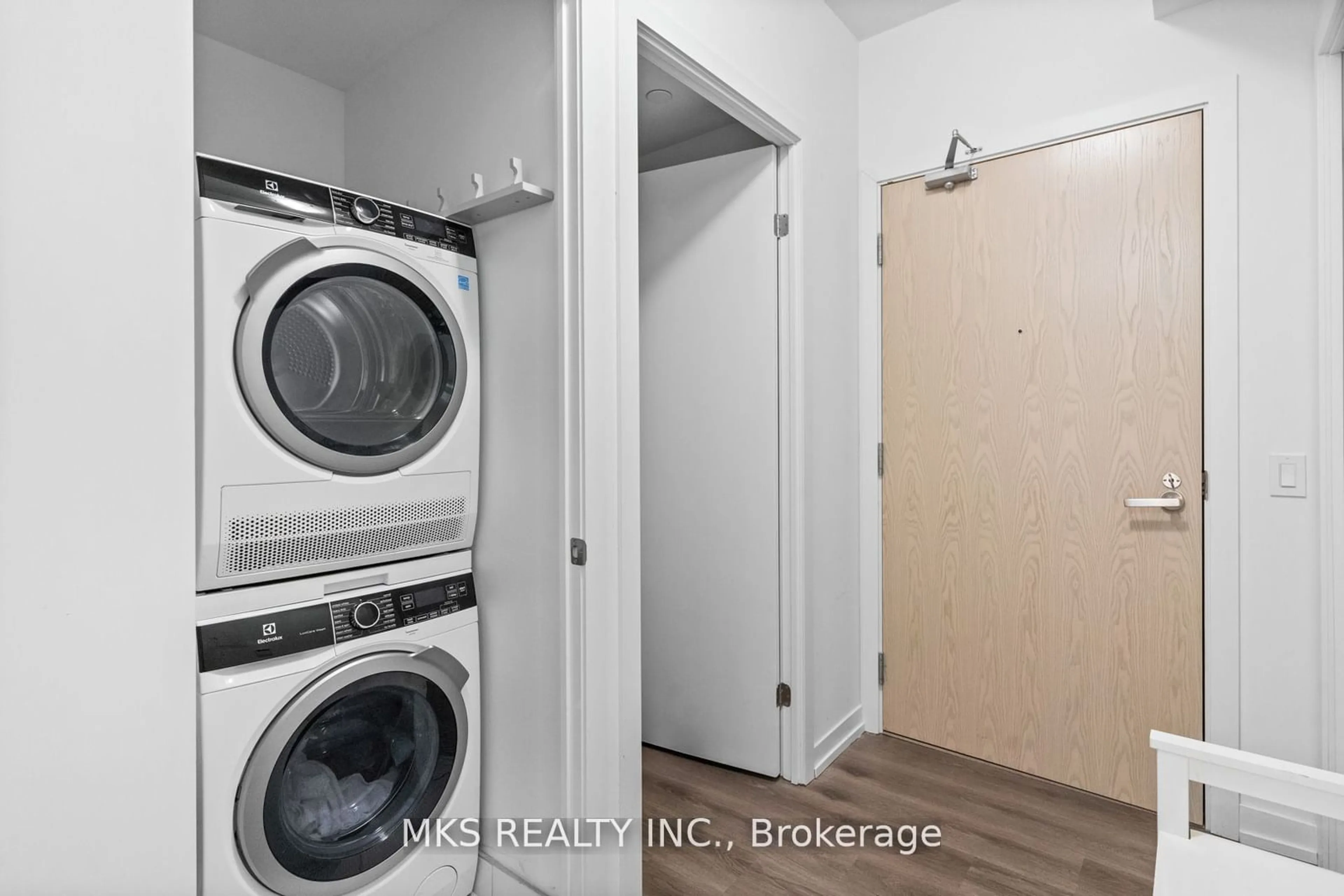 Laundry room for 138 Downes St #7008, Toronto Ontario M5E 0E4