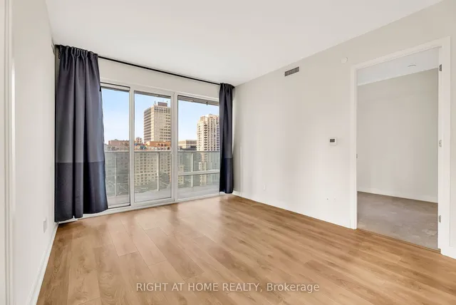 Additional image 19 of 501 Yonge St Unit 1212