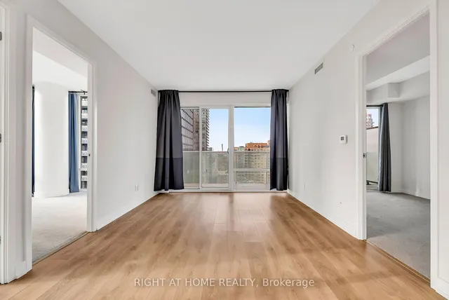 Additional image 16 of 501 Yonge St Unit 1212