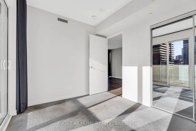 Additional image 8 of 501 Yonge St Unit 1212