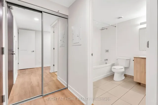 Additional image 6 of 501 Yonge St Unit 1212