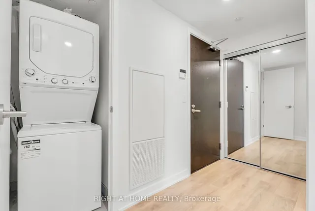 Additional image 5 of 501 Yonge St Unit 1212