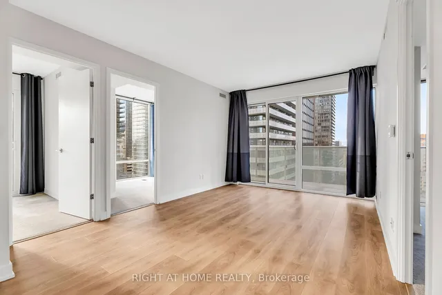Additional image 20 of 501 Yonge St Unit 1212