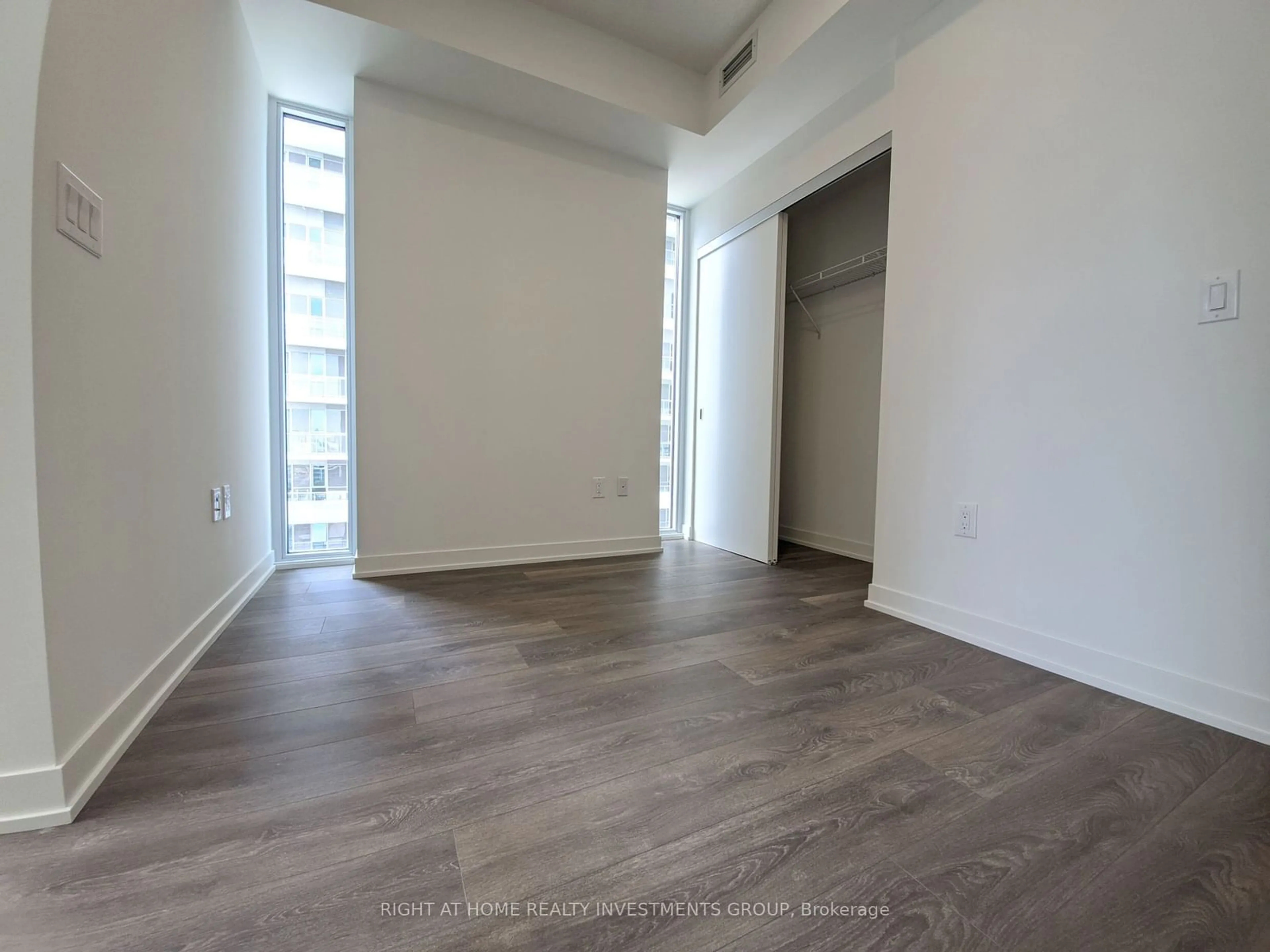 A pic of a room for 20 Richardson St #810, Toronto Ontario M5A 0S6