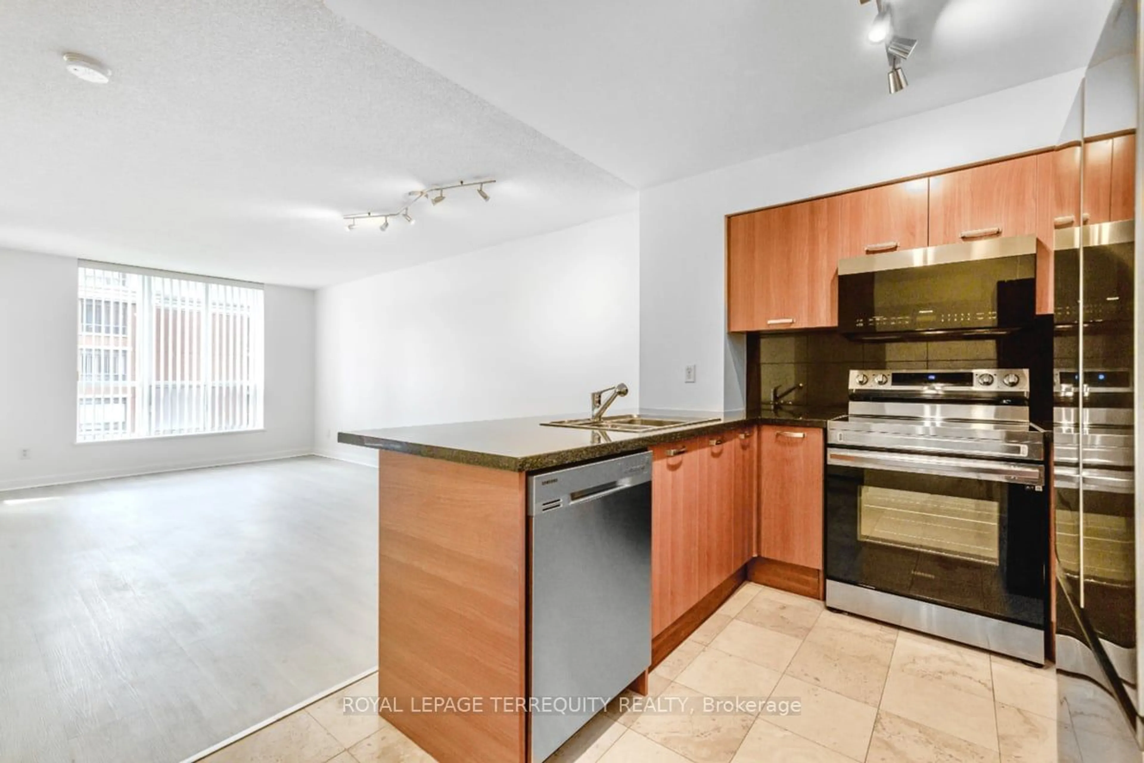 Standard kitchen, unknown for 55 Harrison Garden Blvd #807, Toronto Ontario M2N 7G3