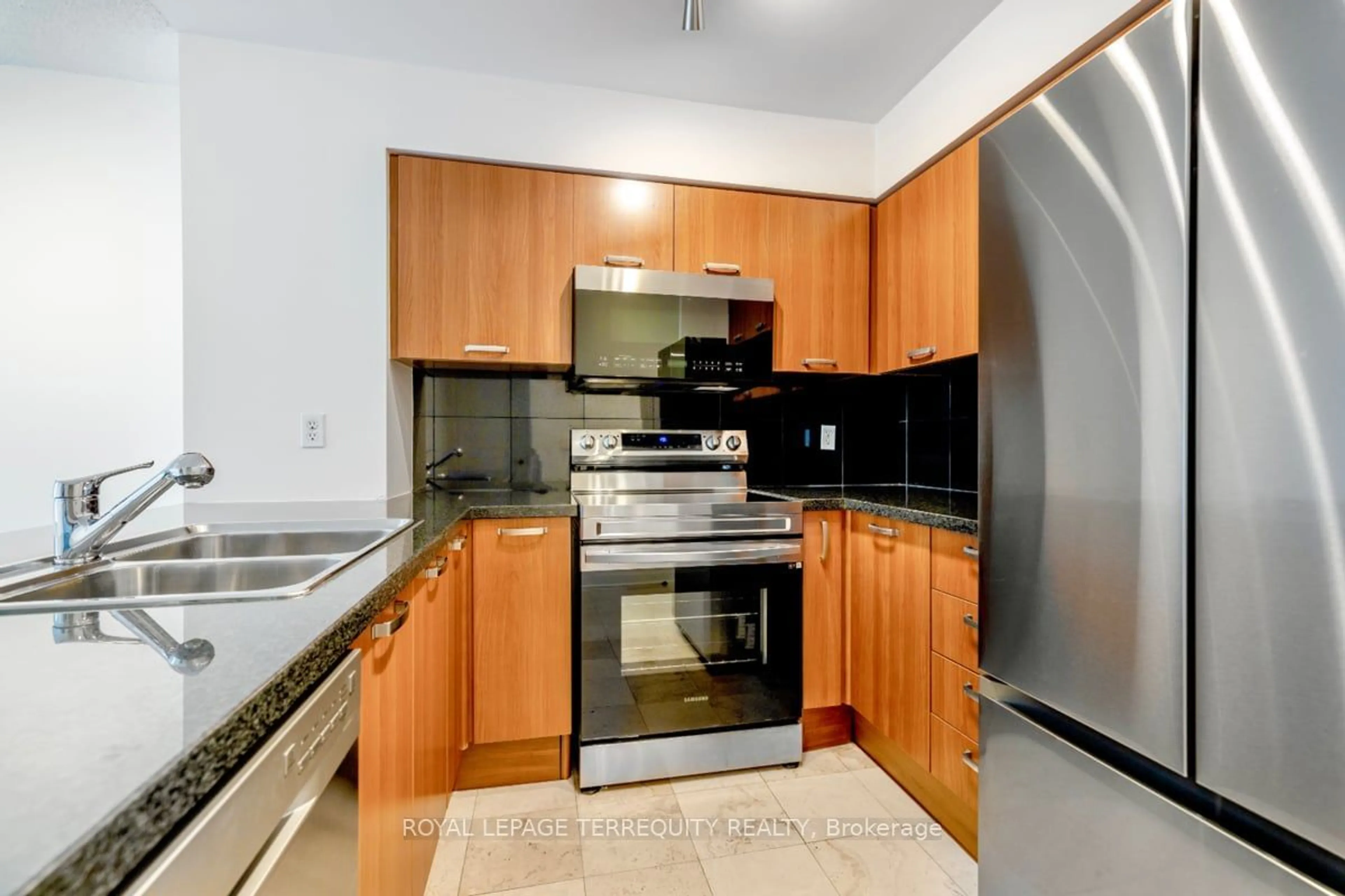 Standard kitchen, unknown for 55 Harrison Garden Blvd #807, Toronto Ontario M2N 7G3