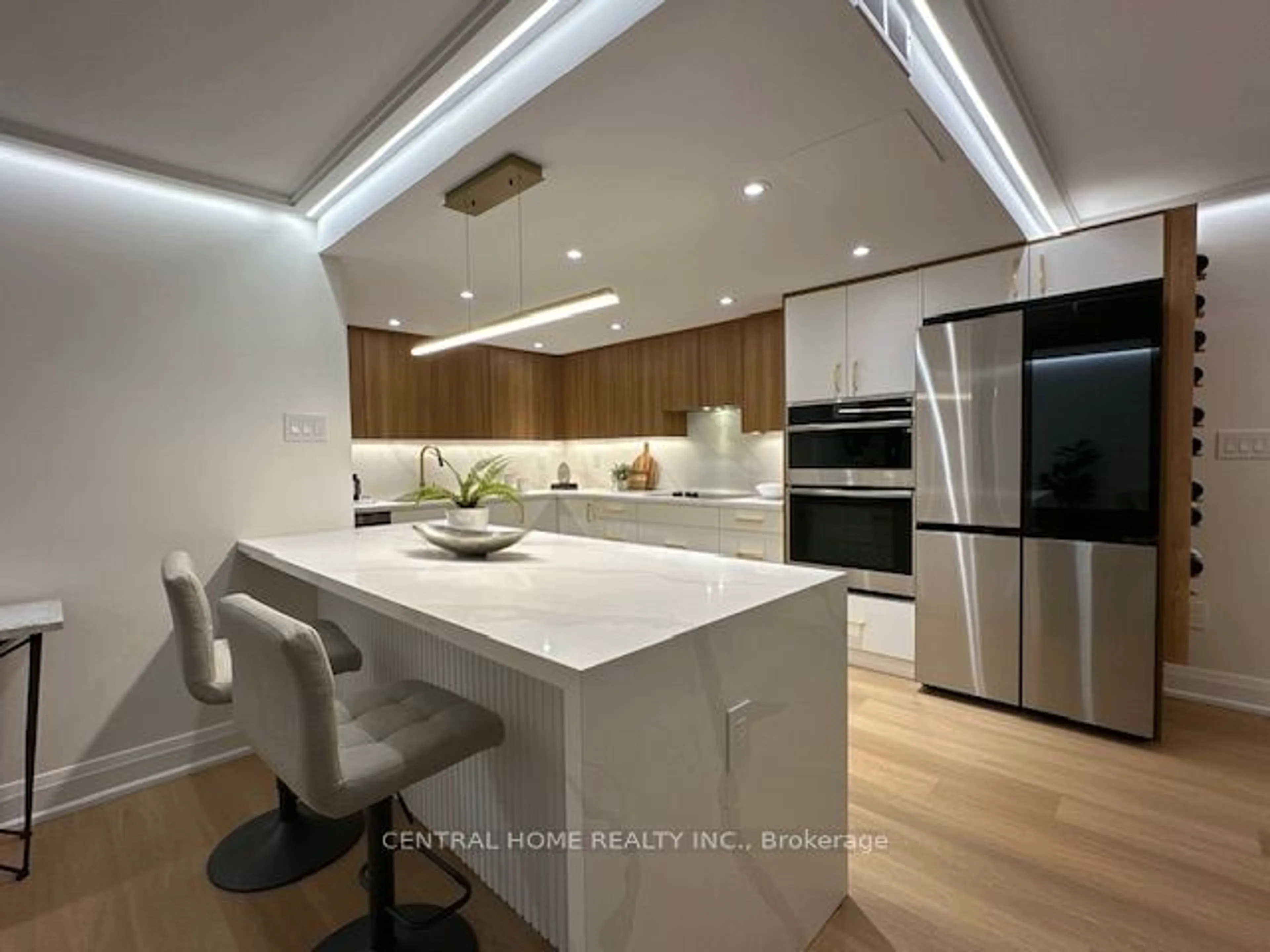 Contemporary kitchen, unknown for 3900 Yonge St #807, Toronto Ontario M4N 3N6