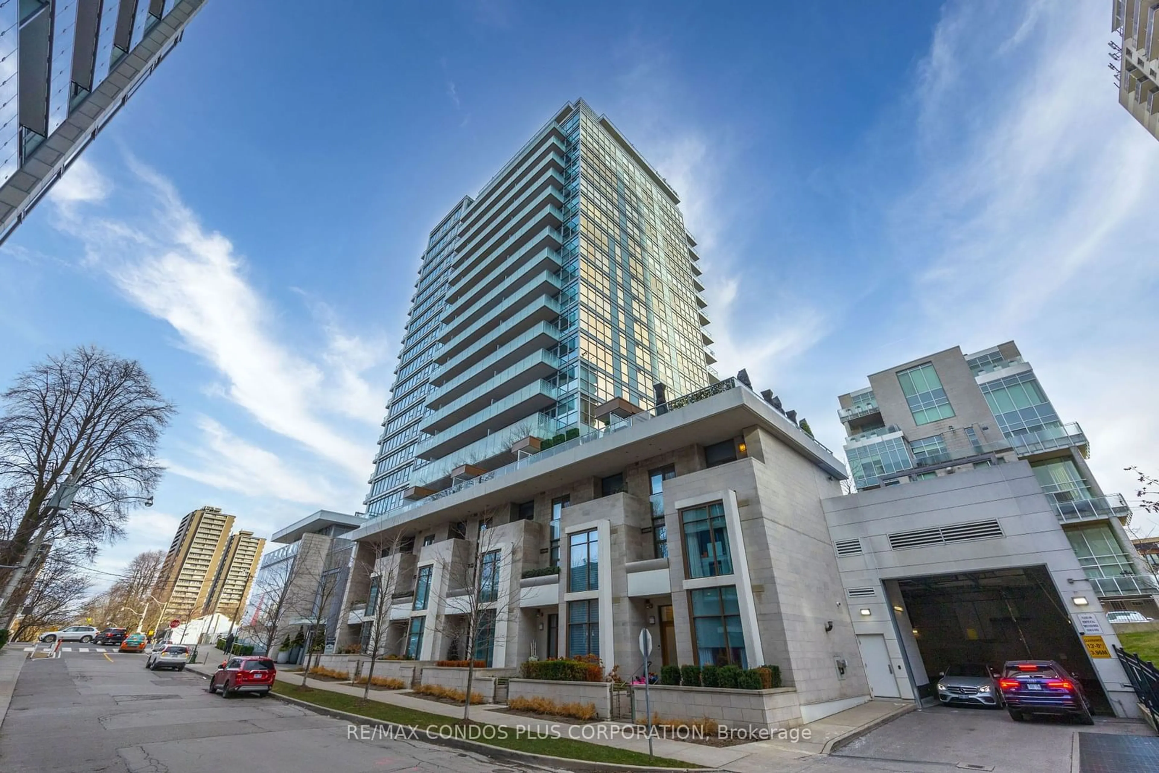 Indoor foyer for 170 Avenue Rd #607, Toronto Ontario M5R 0A4