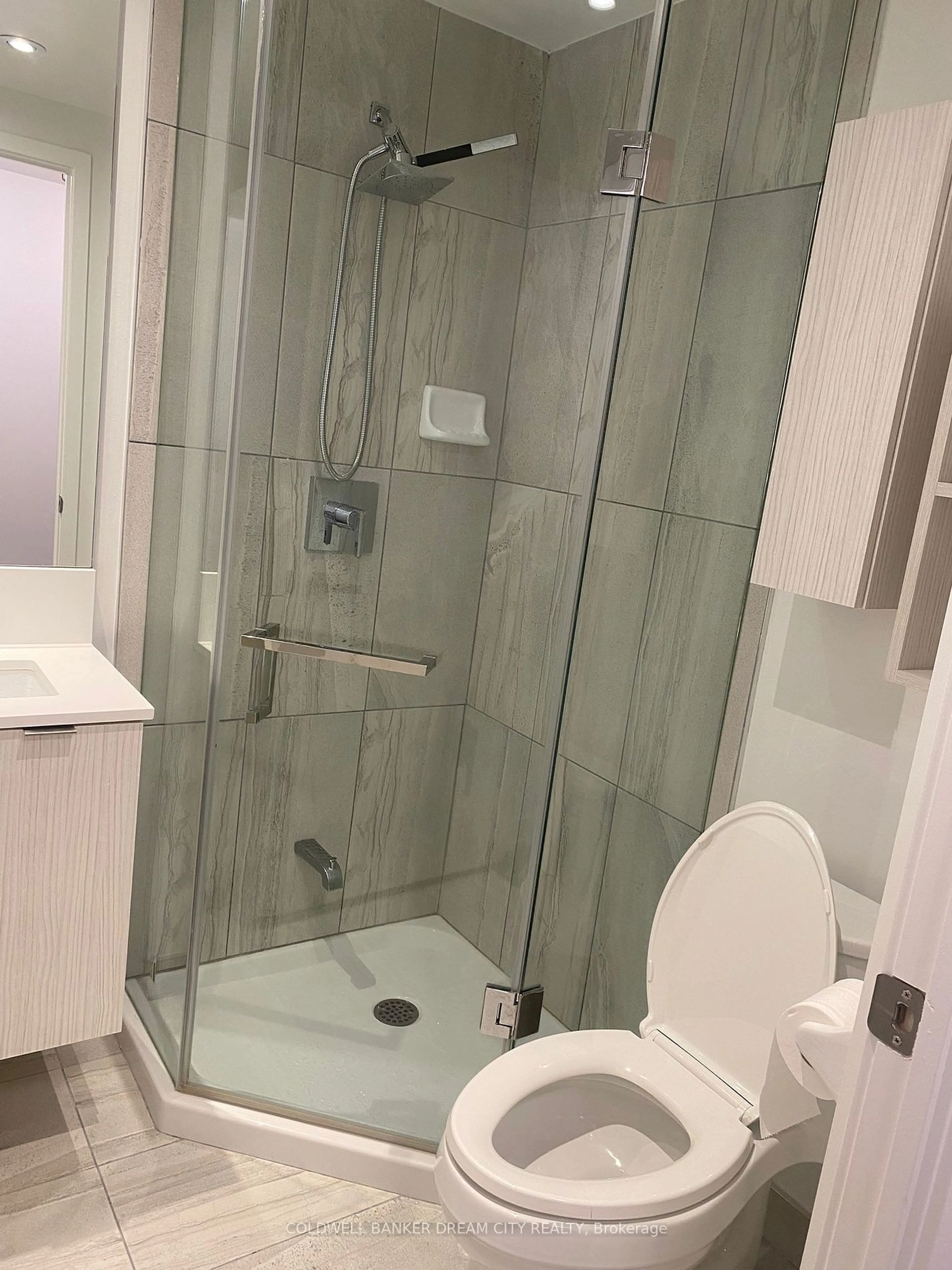 Standard bathroom, unknown for 195 Redpath Ave #3214, Toronto Ontario M4P 0E4