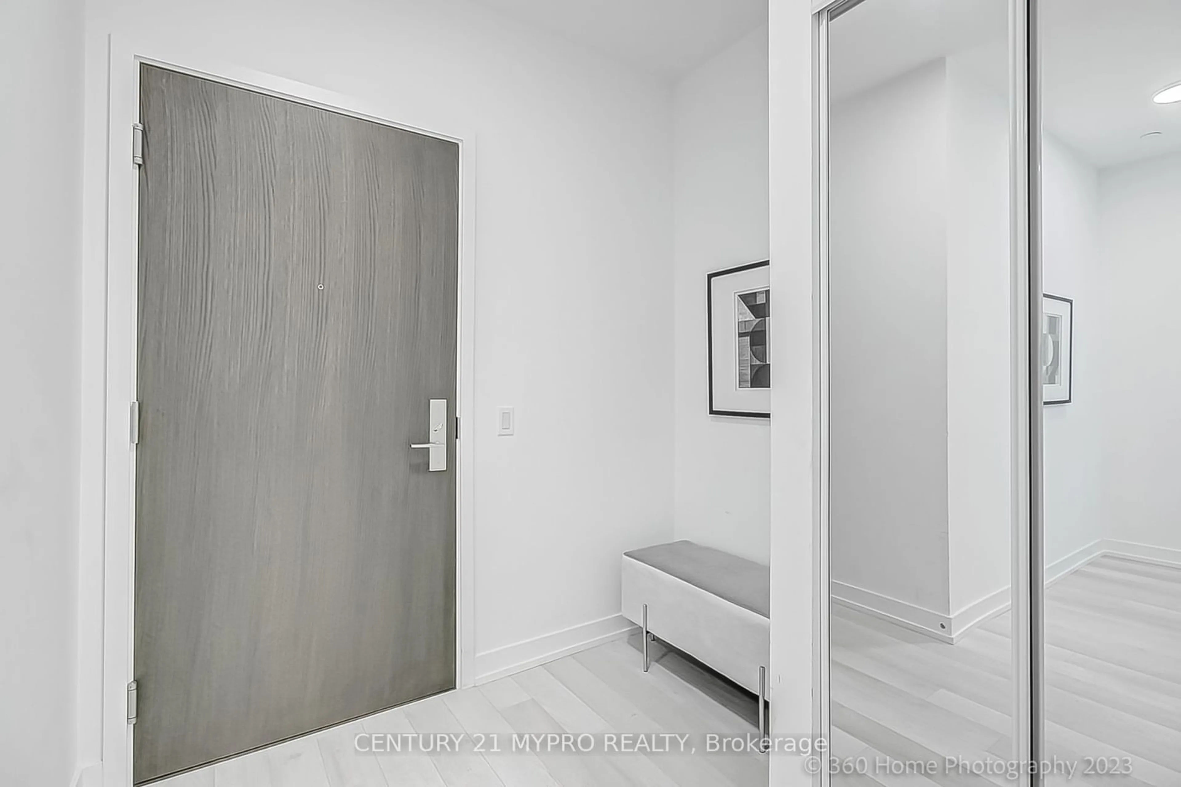 Indoor entryway for 39 Roehampton Ave #505, Toronto Ontario M4P 1P9