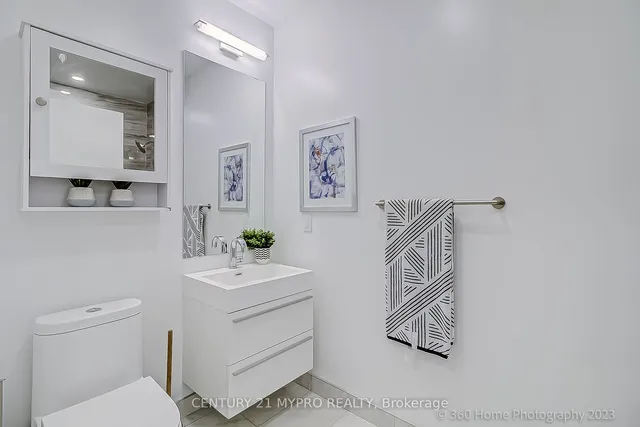 Additional property image - 39 Roehampton Ave Unit 505