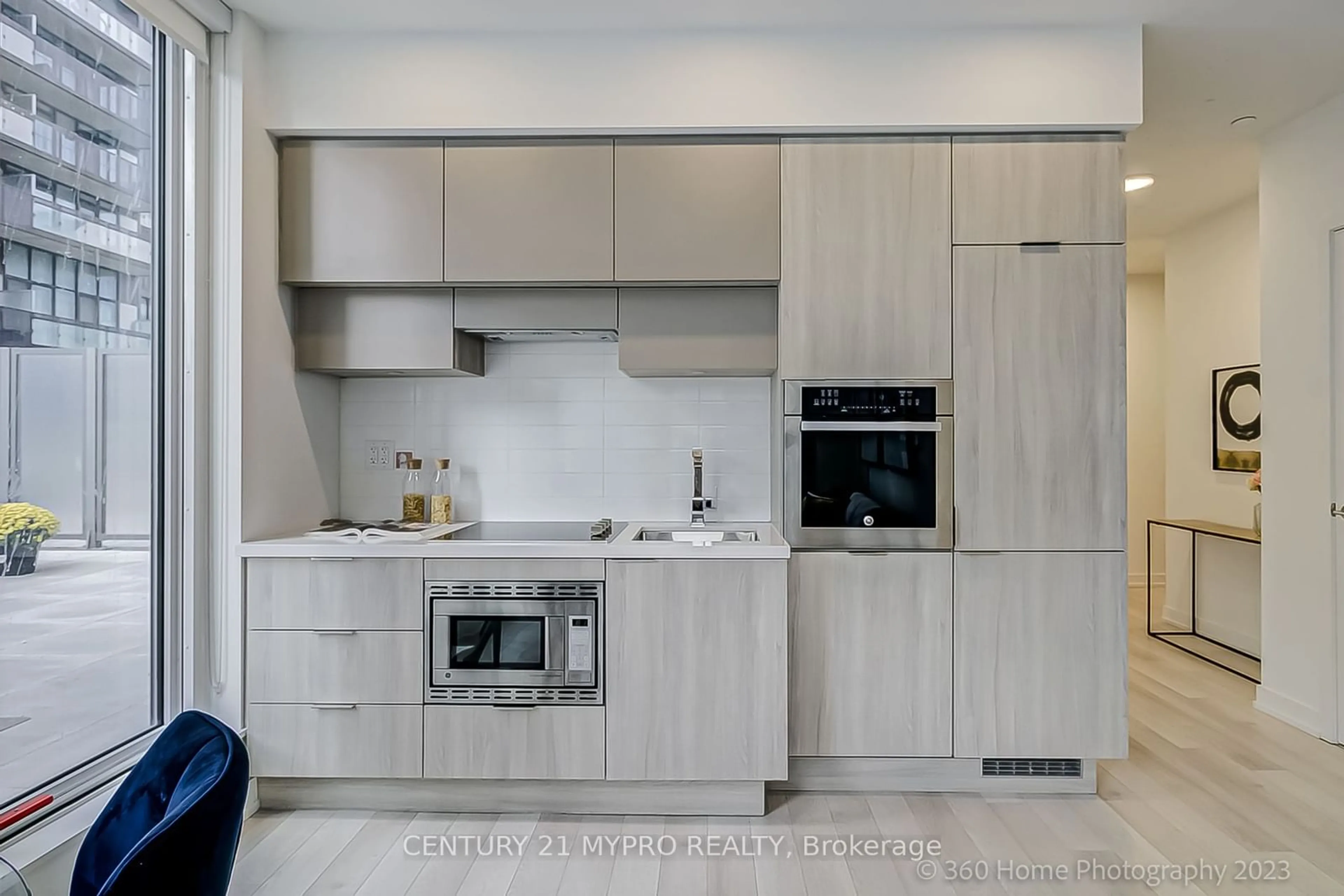 Standard kitchen, unknown for 39 Roehampton Ave #505, Toronto Ontario M4P 1P9