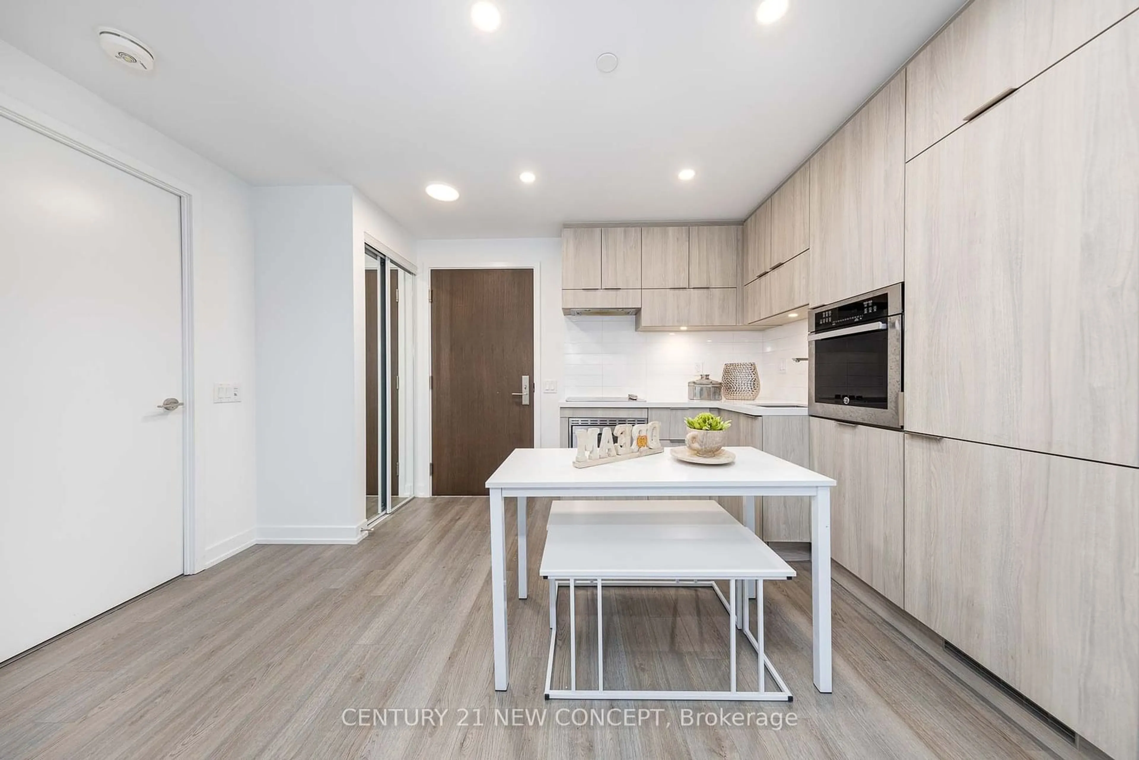 Open concept kitchen, wood/laminate floor for 39 Roehampton Ave #2007, Toronto Ontario M4P 1P9