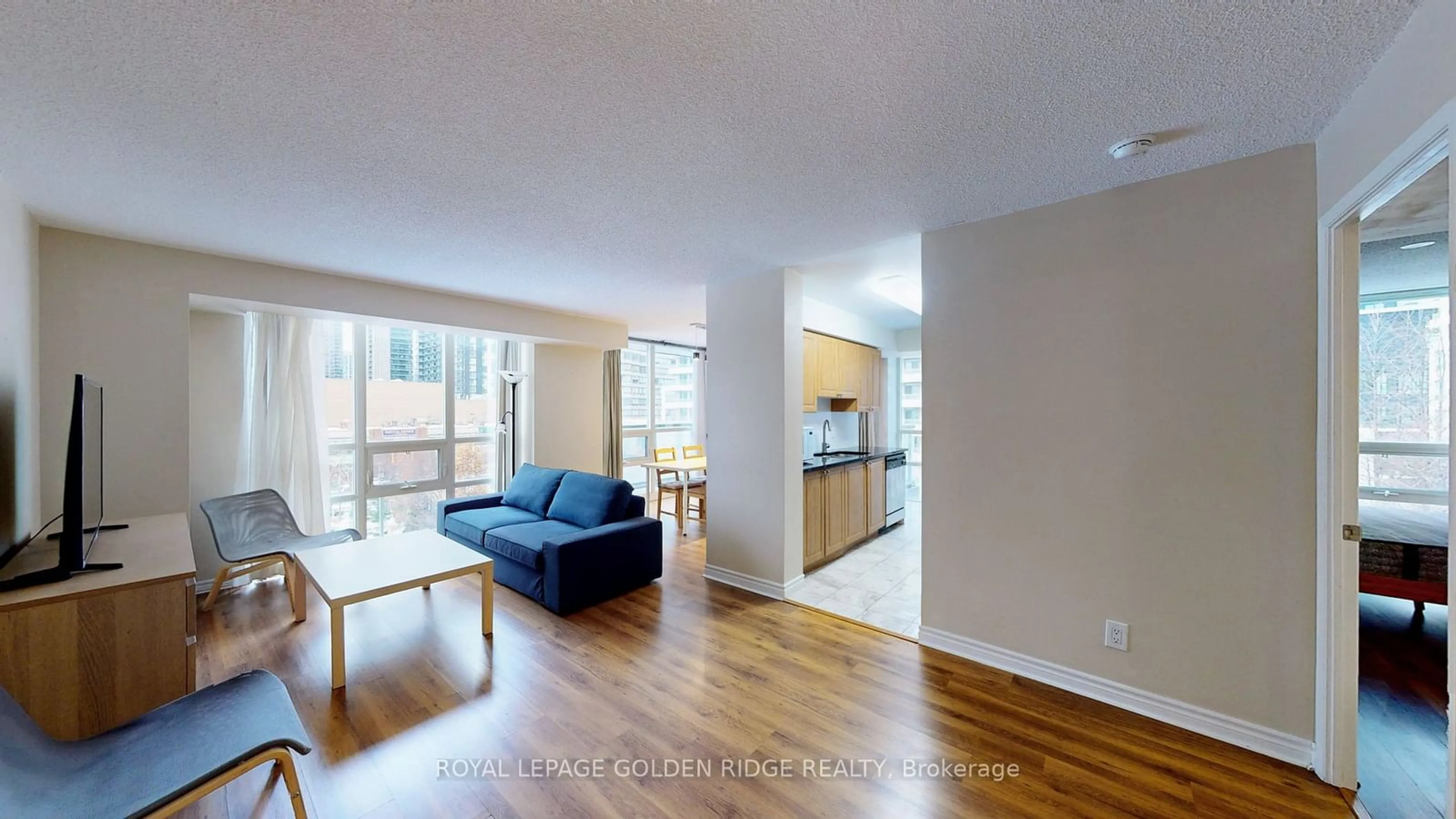 Living room with furniture, wood/laminate floor for 35 Hollywood Ave #509, Toronto Ontario M2N 0A9