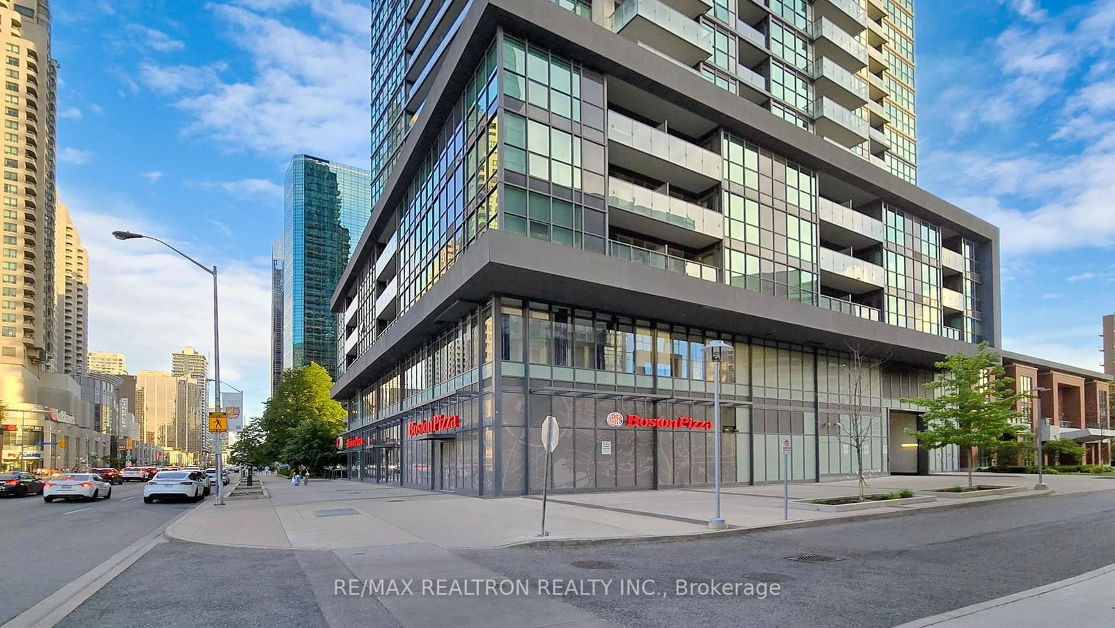 Indoor foyer for 5168 Yonge St. St #2003, Toronto Ontario M2N 0G1