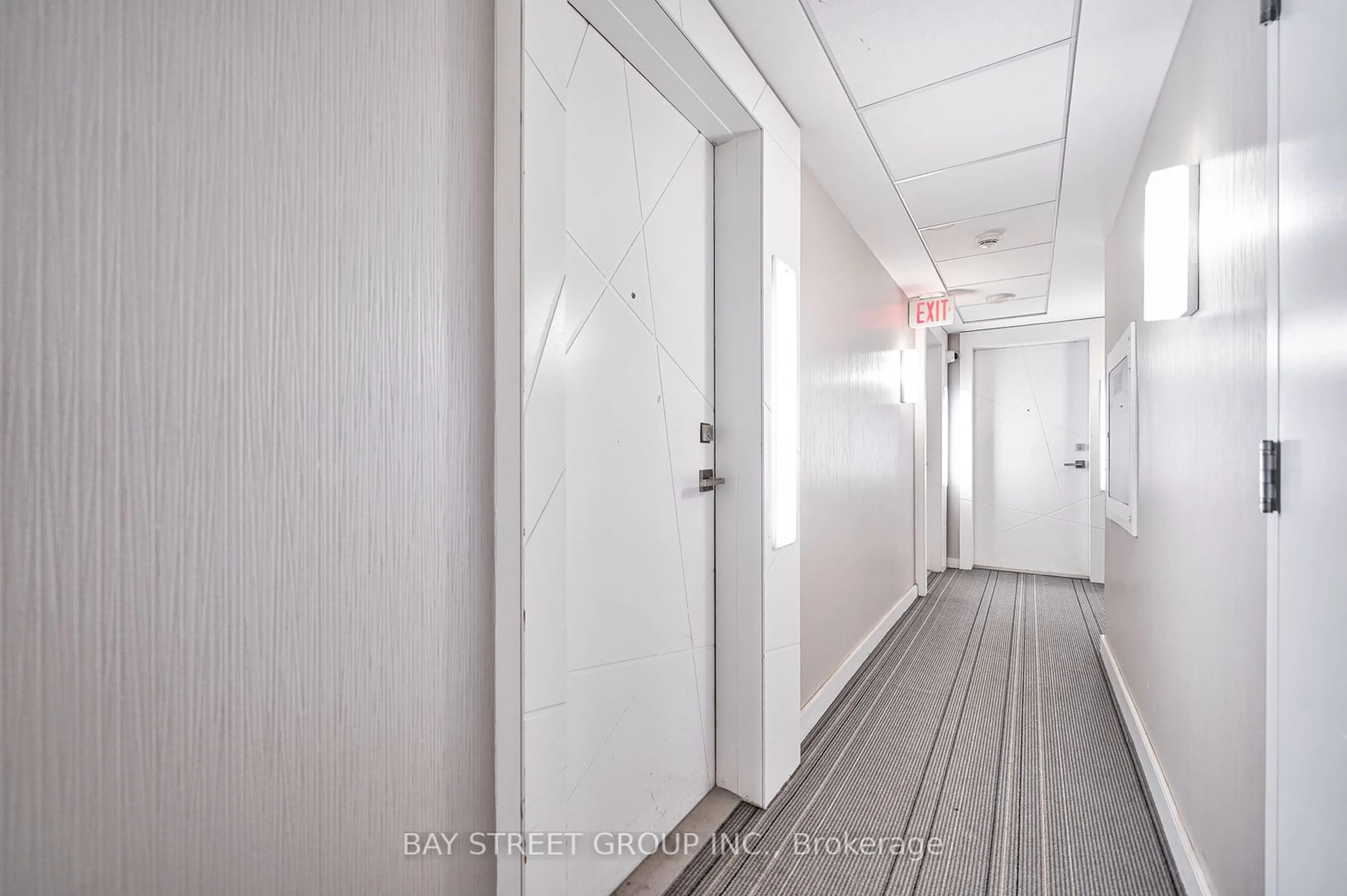 Indoor foyer for 14 York St #3410, Toronto Ontario M5J 0B1