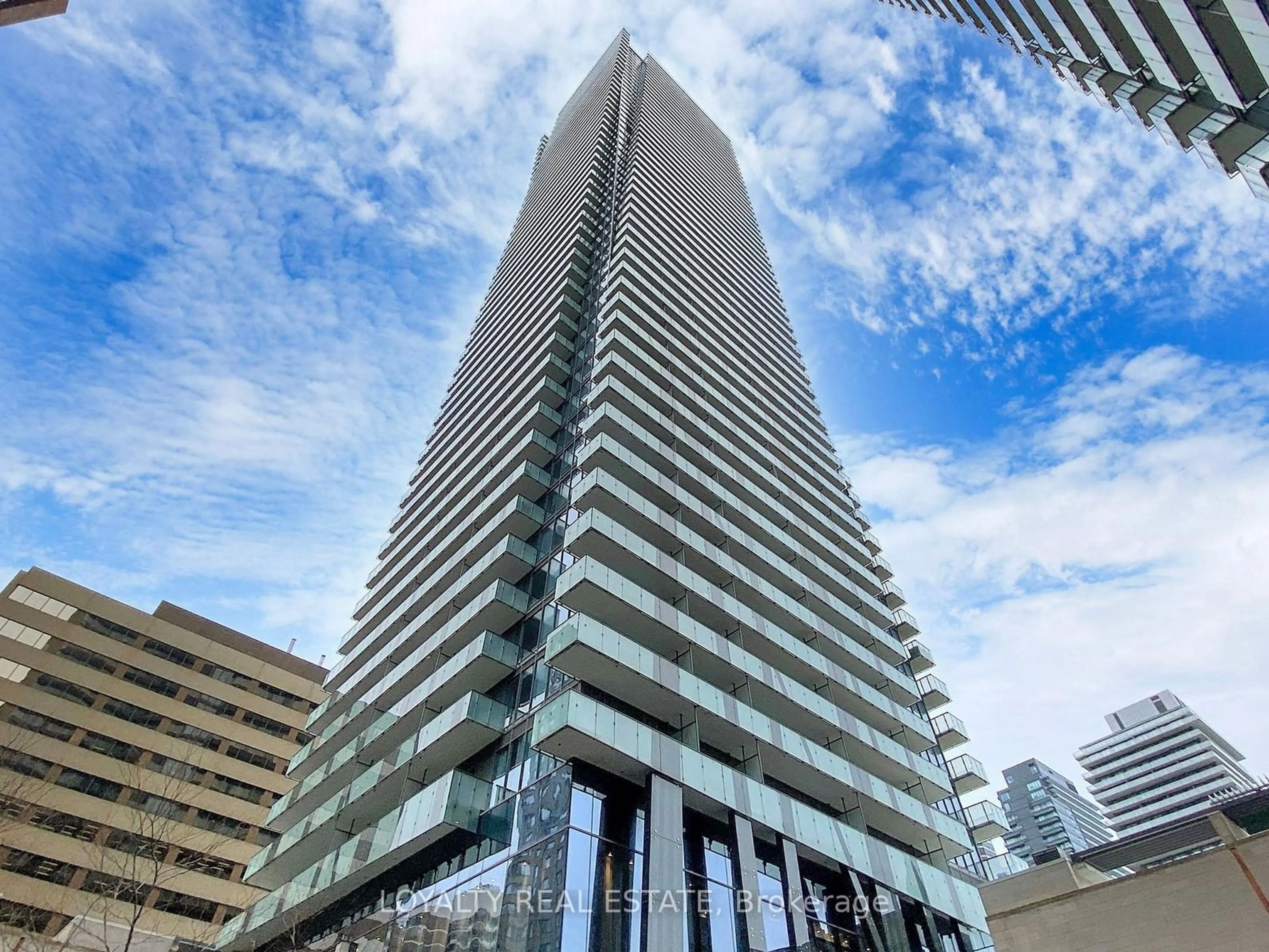 Indoor foyer for 1080 Bay St #5003, Toronto Ontario M5S 0A5