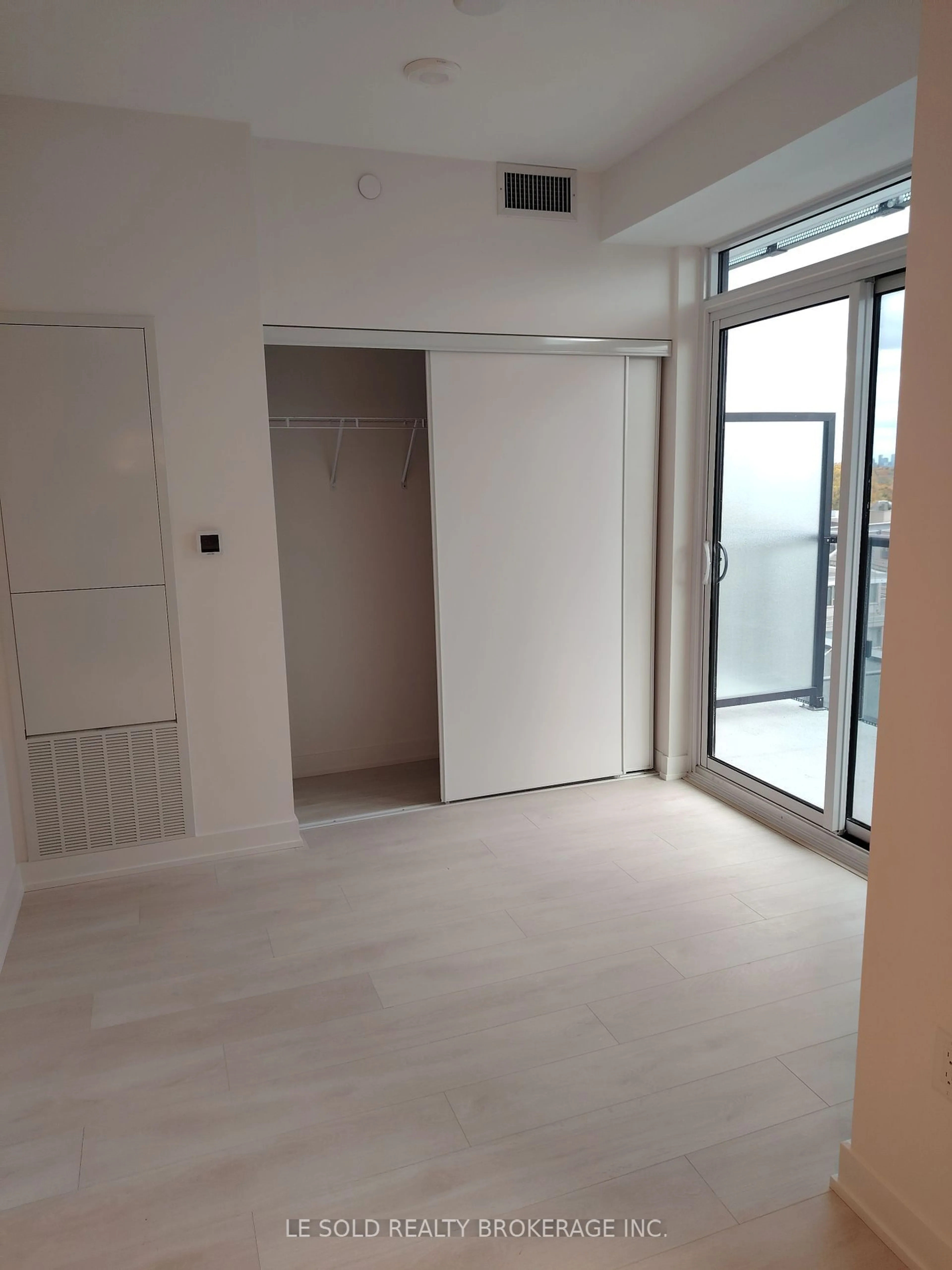 A pic of a room for 127 Broadway Ave #809, Toronto Ontario M4P 1V4