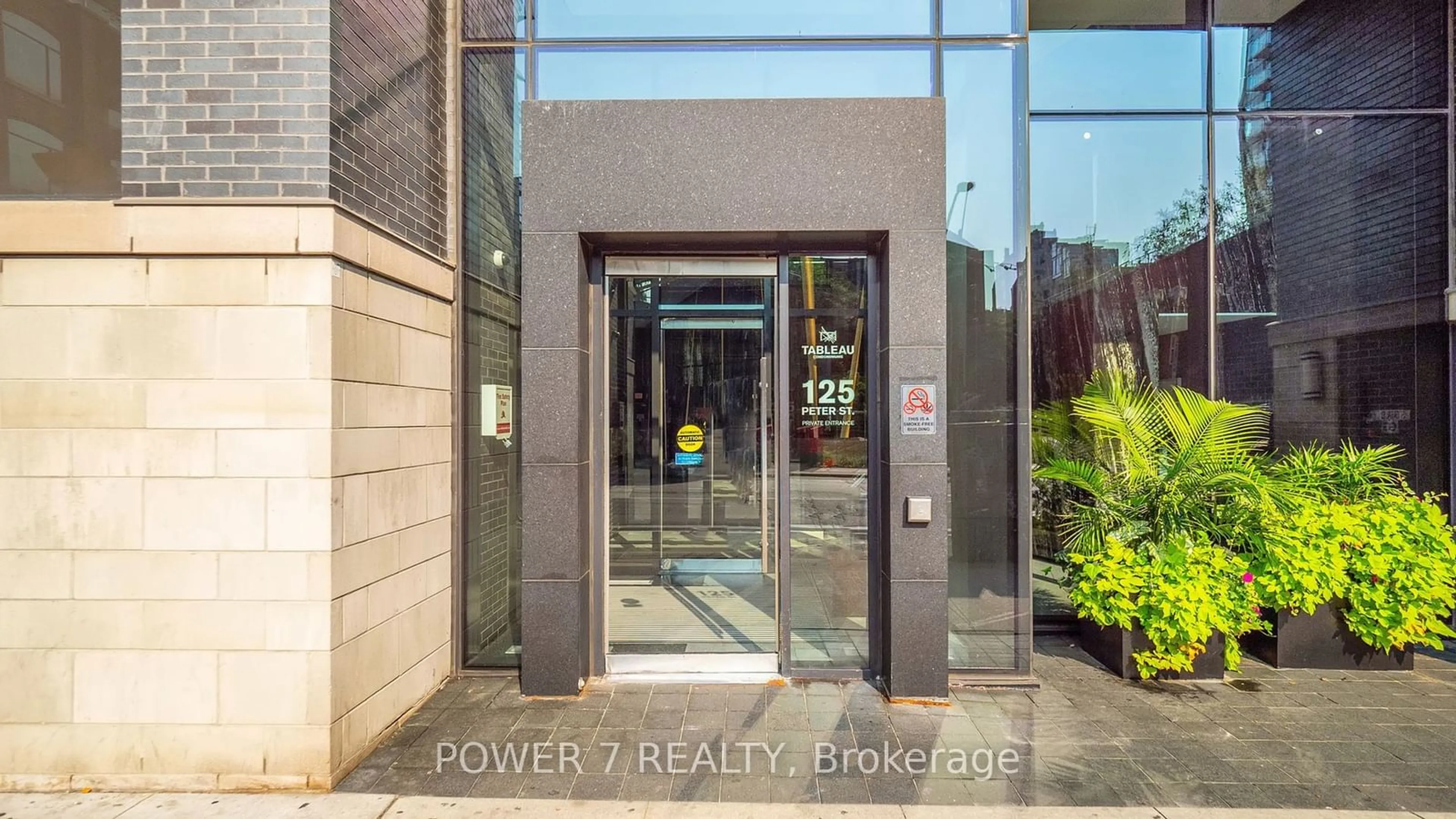 Indoor foyer for 125 Peter St #3111, Toronto Ontario M5V 0M2