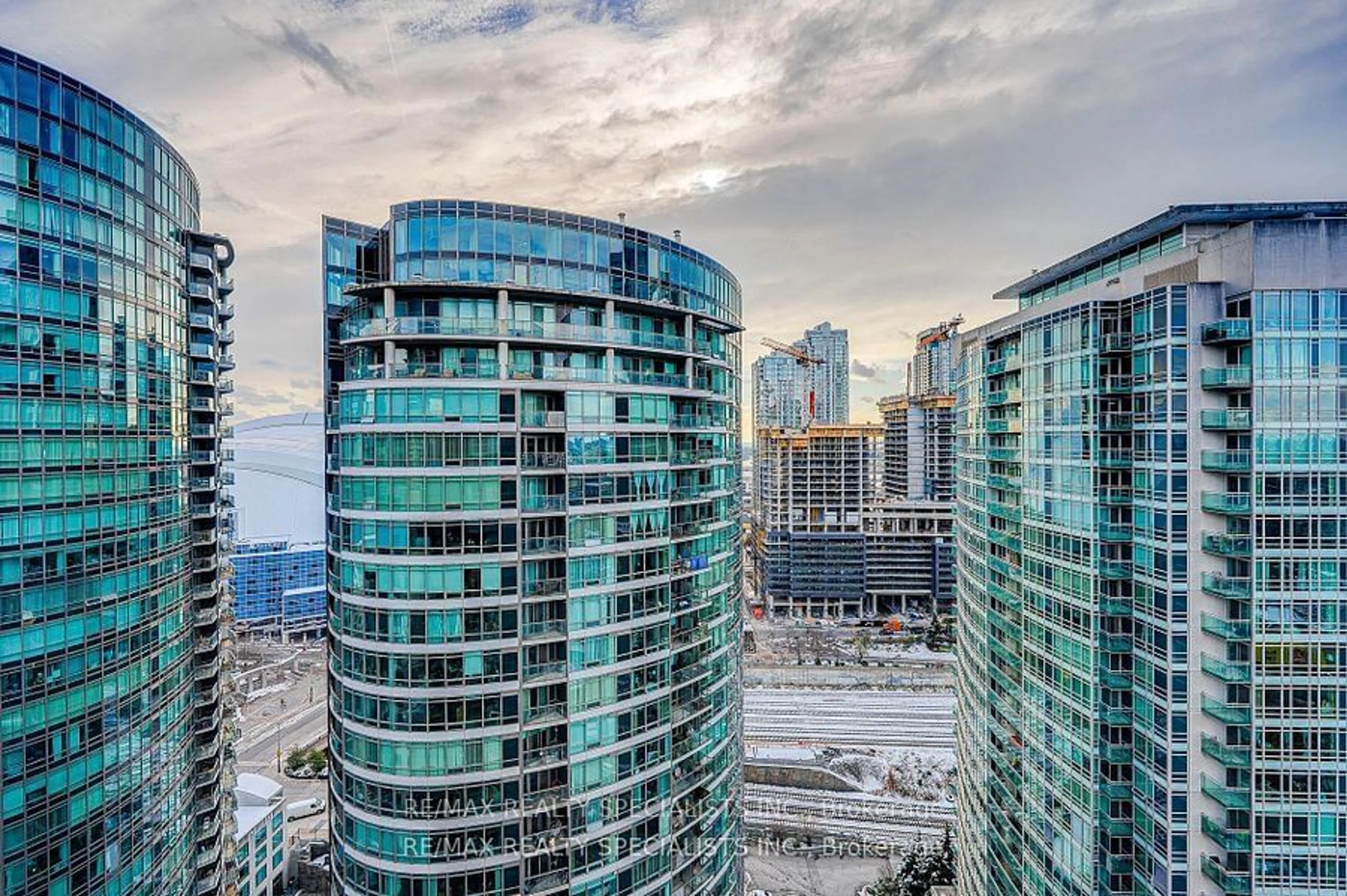 A pic from outside/outdoor area/front of a property/back of a property/a pic from drone, city buildings view from balcony for 352 Front St #2305, Toronto Ontario M5V 0K3