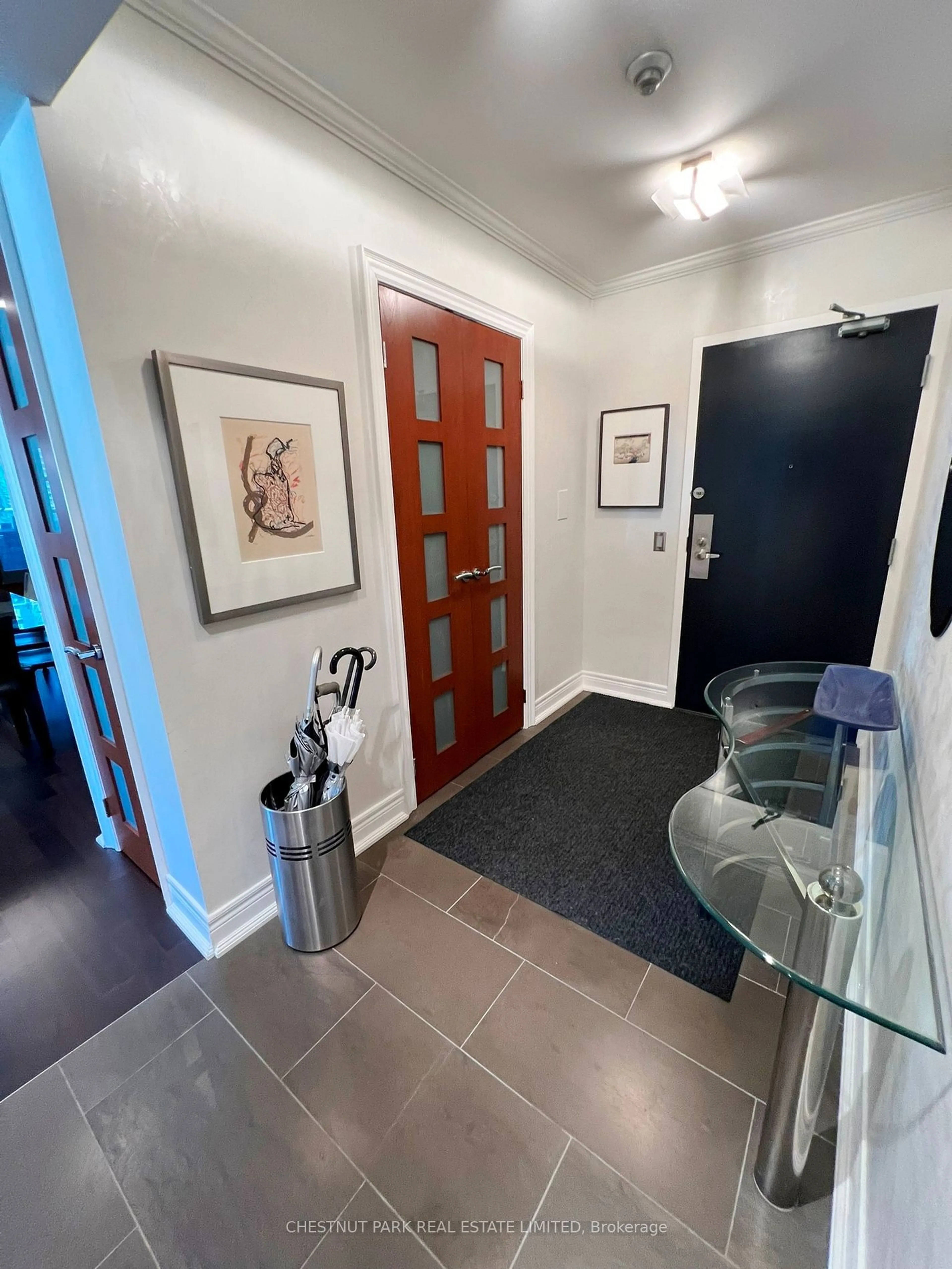 Indoor entryway for 5 Rosehill Ave #819, Toronto Ontario M4T 3A6