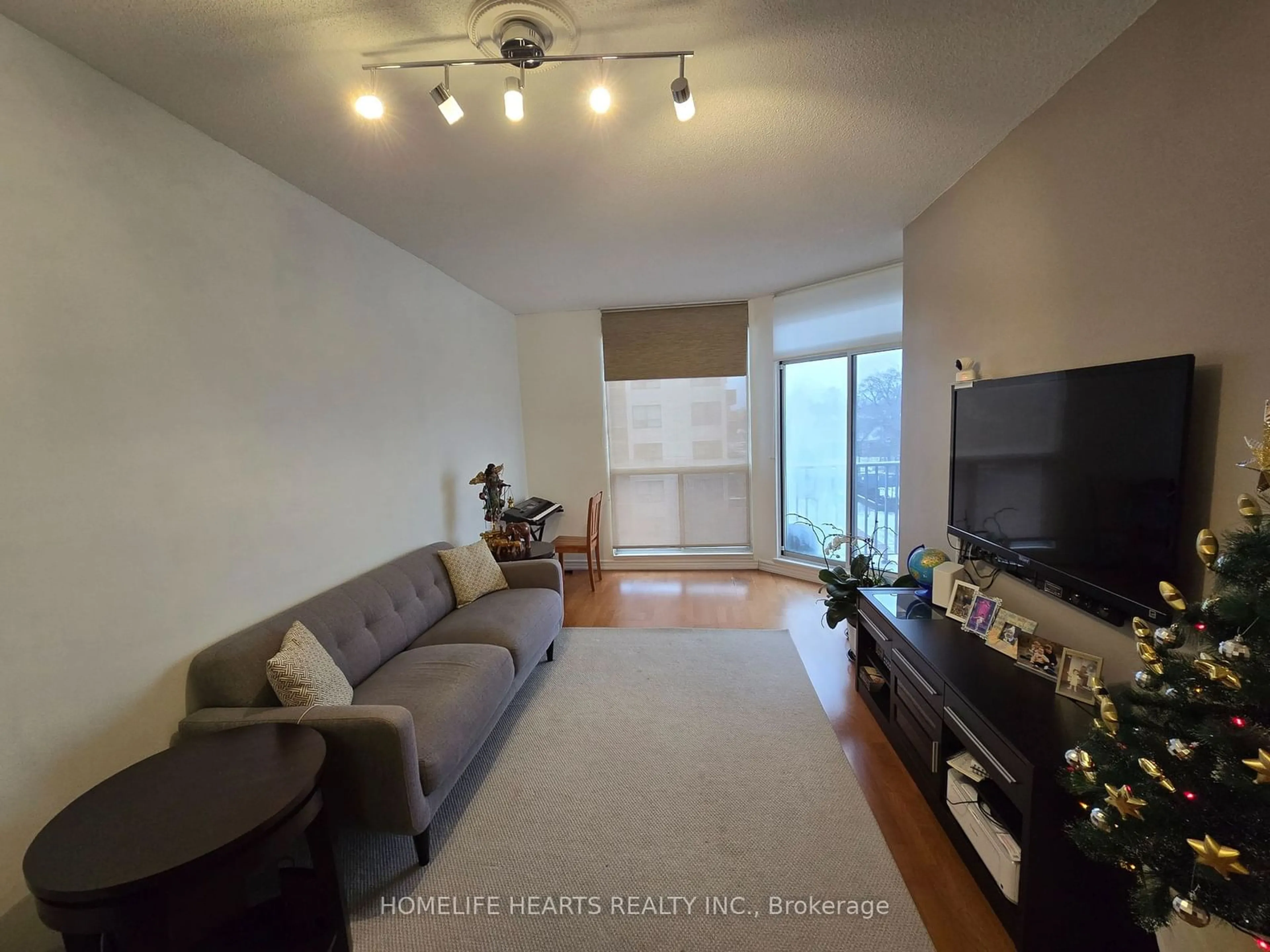 Living room with furniture, unknown for 4200 Bathurst St #401, Toronto Ontario M3H 6C7