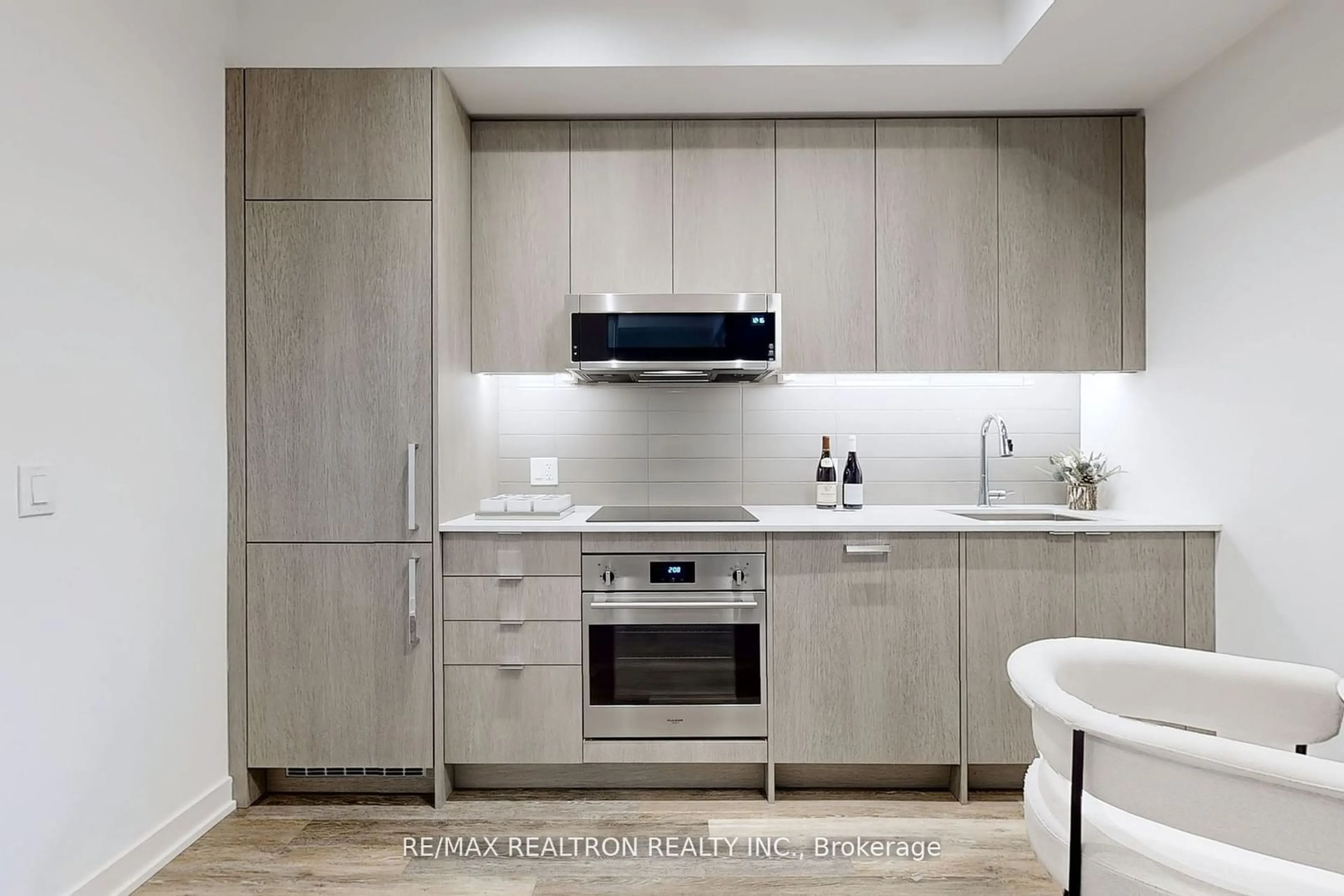 Standard kitchen, unknown for 250 Lawrence Ave #501, Toronto Ontario M5M 1B1