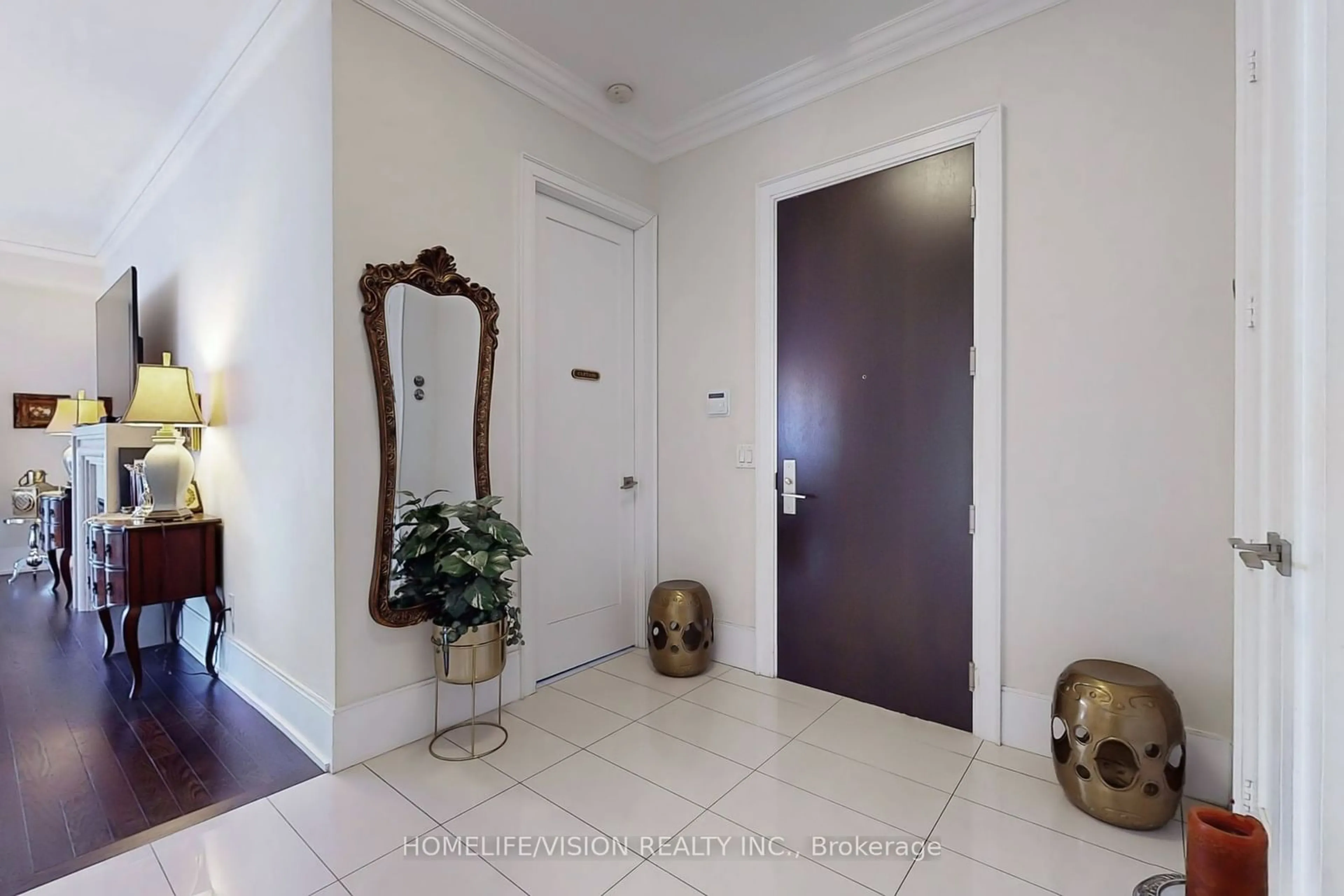 Indoor entryway for 70 Roehampton Ave #2620, Toronto Ontario M4P 1R2