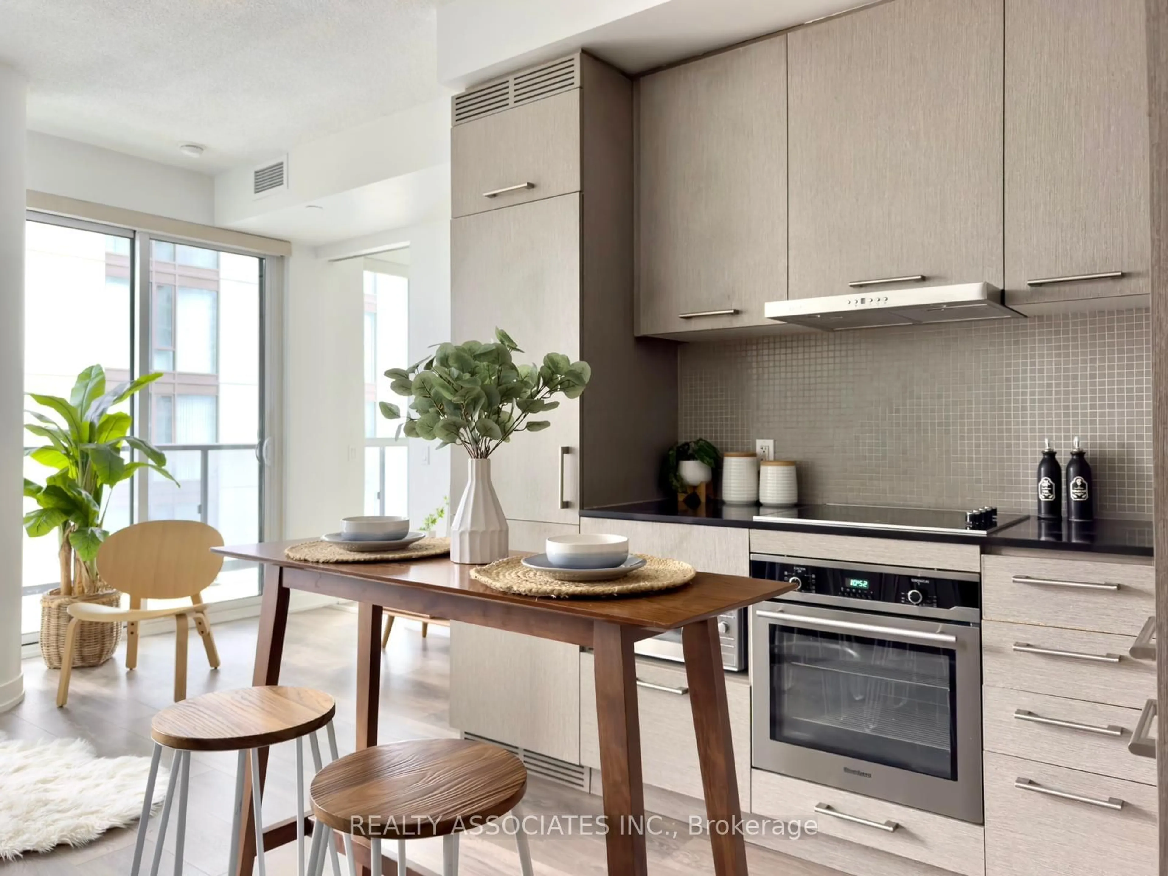 Contemporary kitchen, unknown for 87 Peter St #1712, Toronto Ontario M5V 0P1