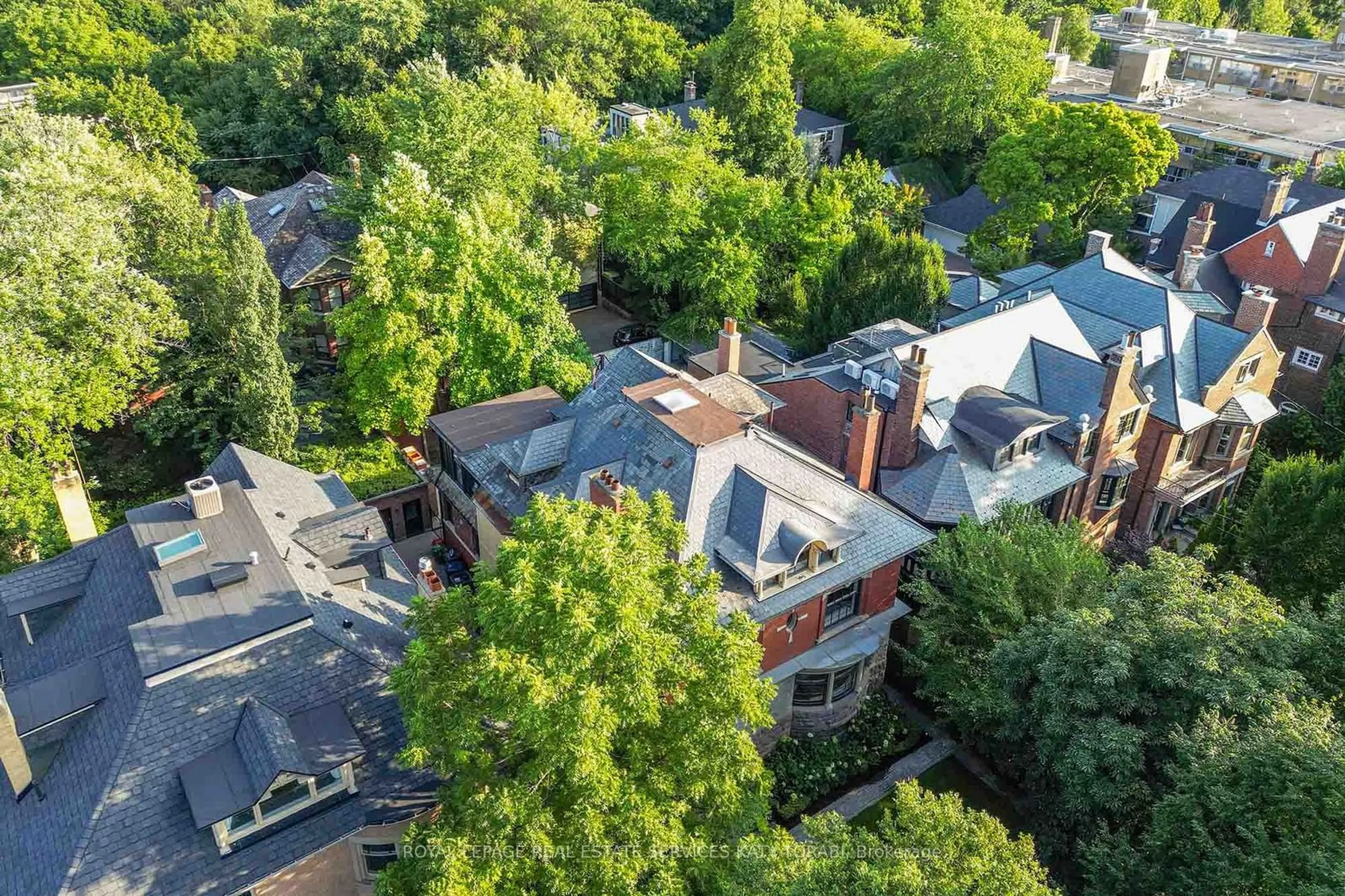 A pic from outside/outdoor area/front of a property/back of a property/a pic from drone, city buildings view from balcony for 21 Elm Ave, Toronto Ontario M4W 1M9