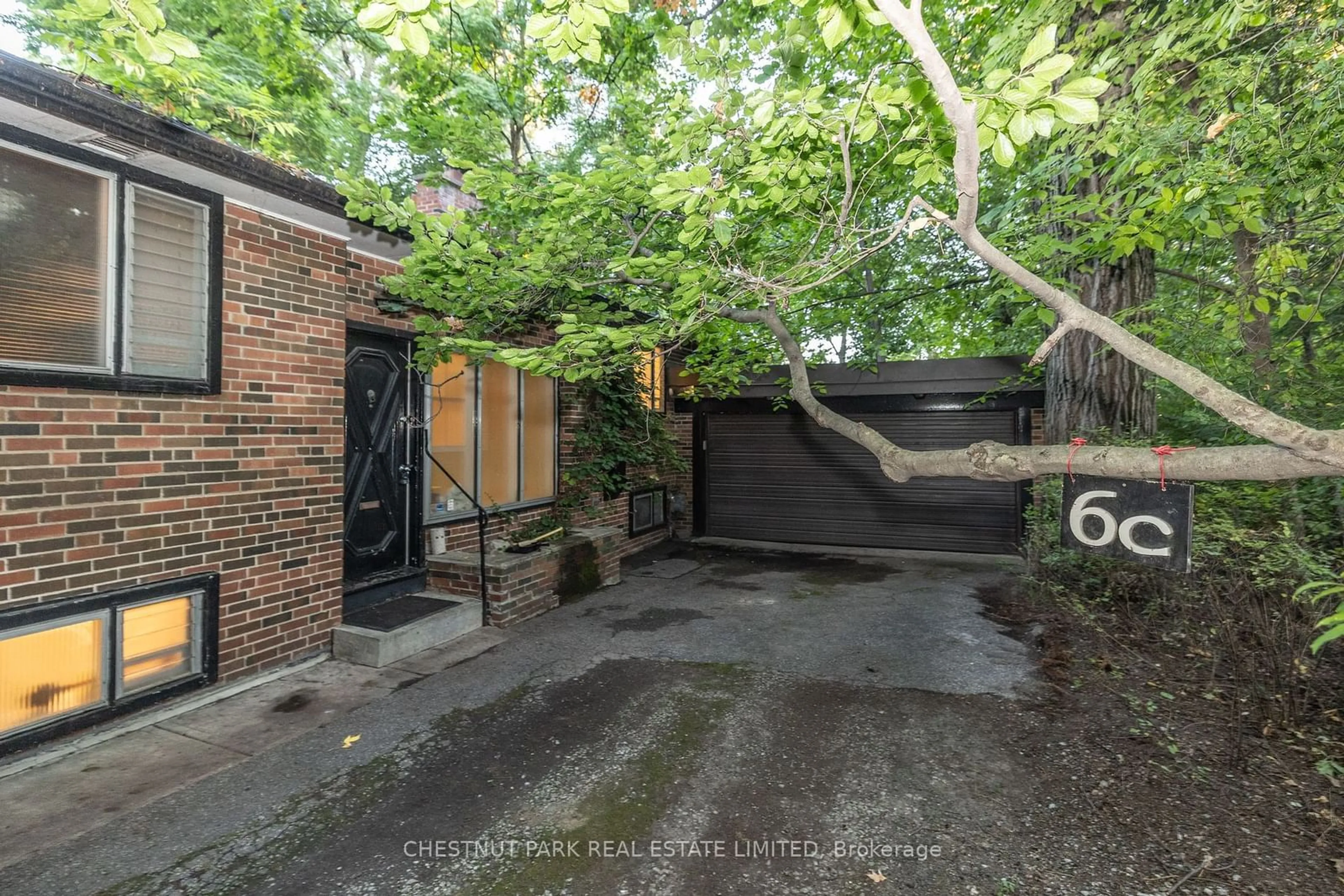 A pic from outside/outdoor area/front of a property/back of a property/a pic from drone, street for 6C Wychwood Park, Toronto Ontario M6G 2V5