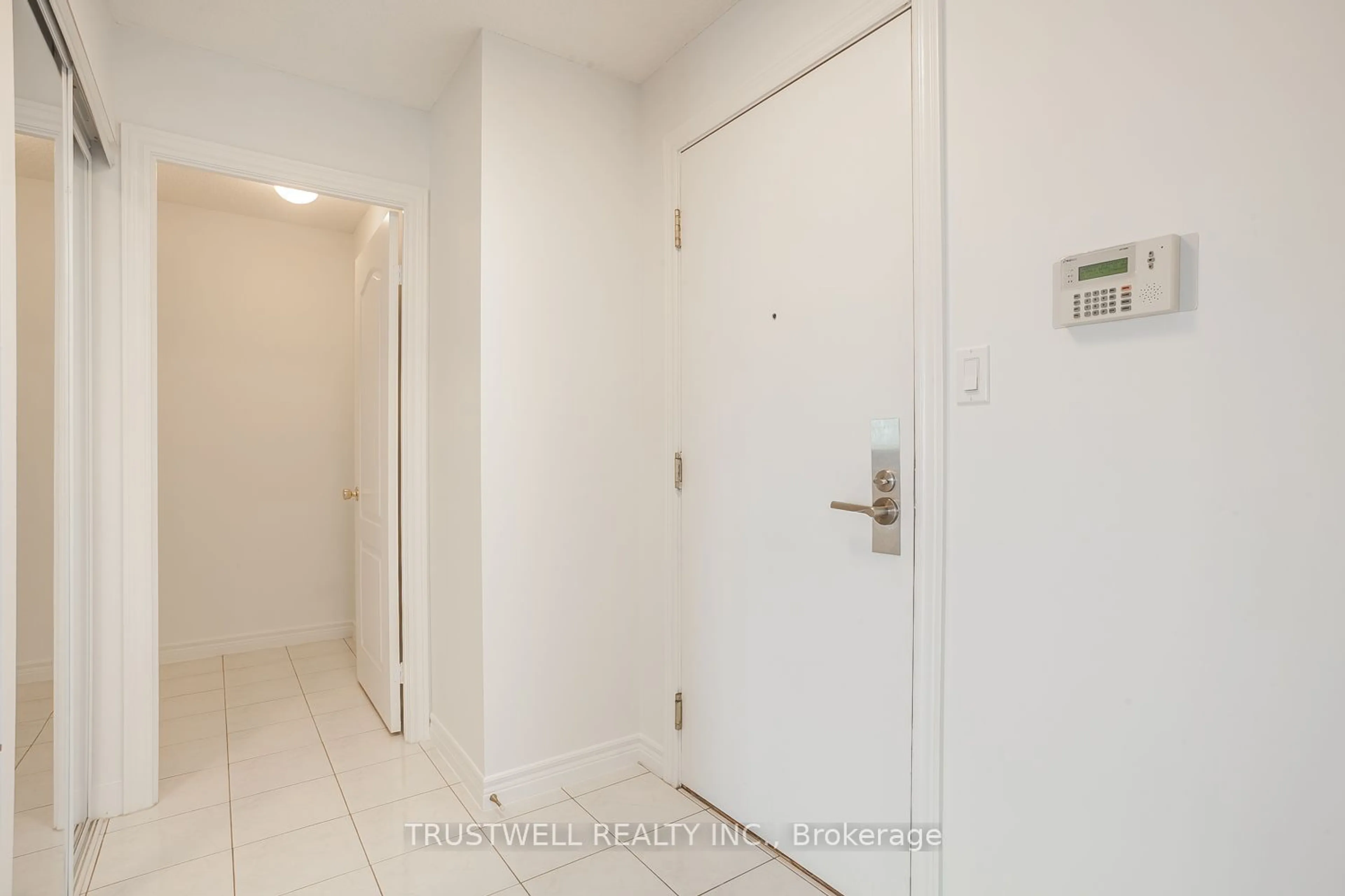 Indoor entryway for 88 Grandview Way #808, Toronto Ontario M2N 6V6