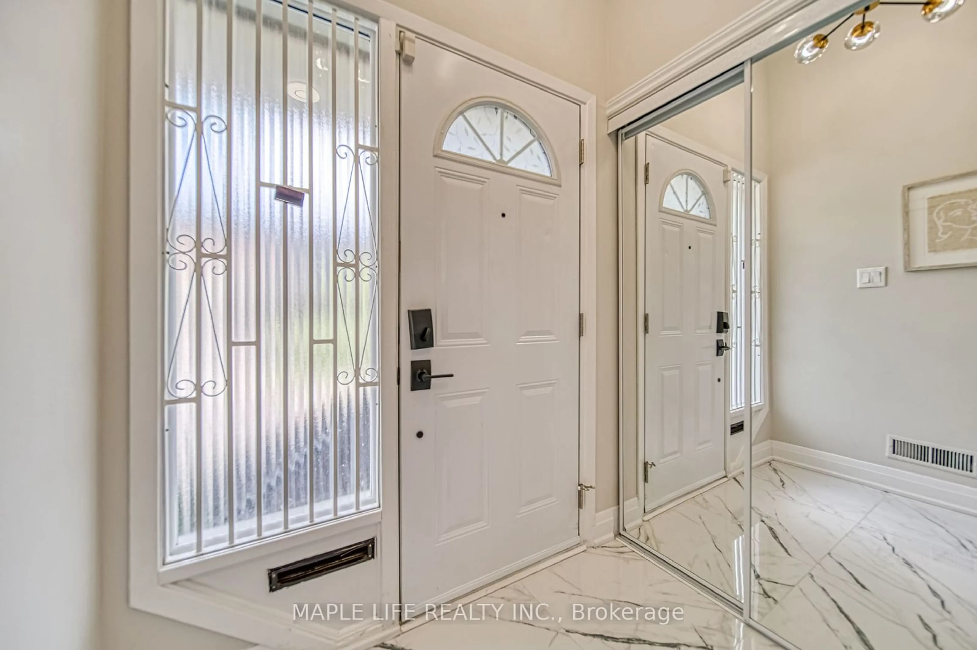 Indoor entryway for 83 Flaming Rose Way, Toronto Ontario M2N 5W8