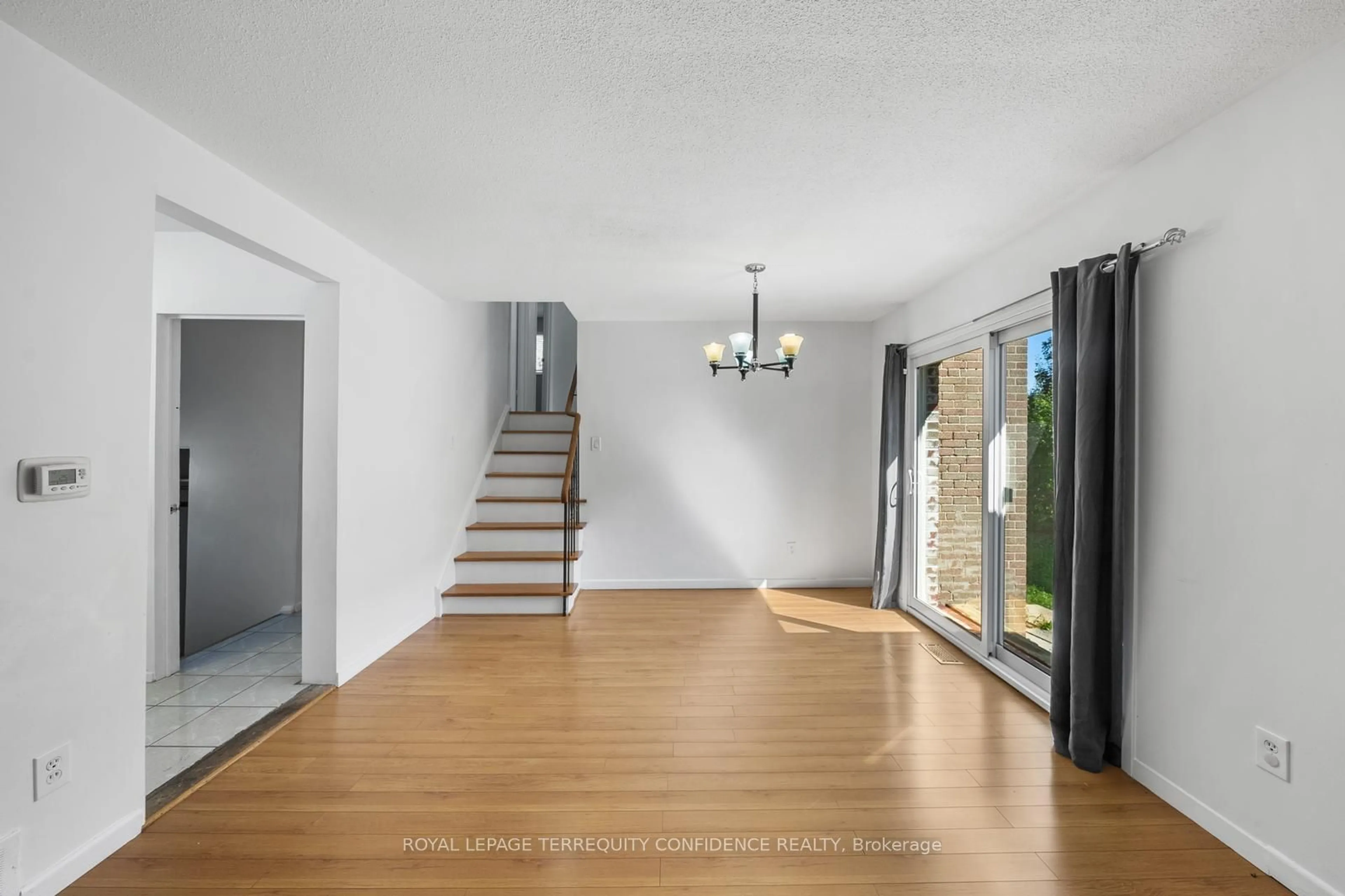 Indoor foyer for 23 Lesgay Cres, Toronto Ontario M2J 2H9