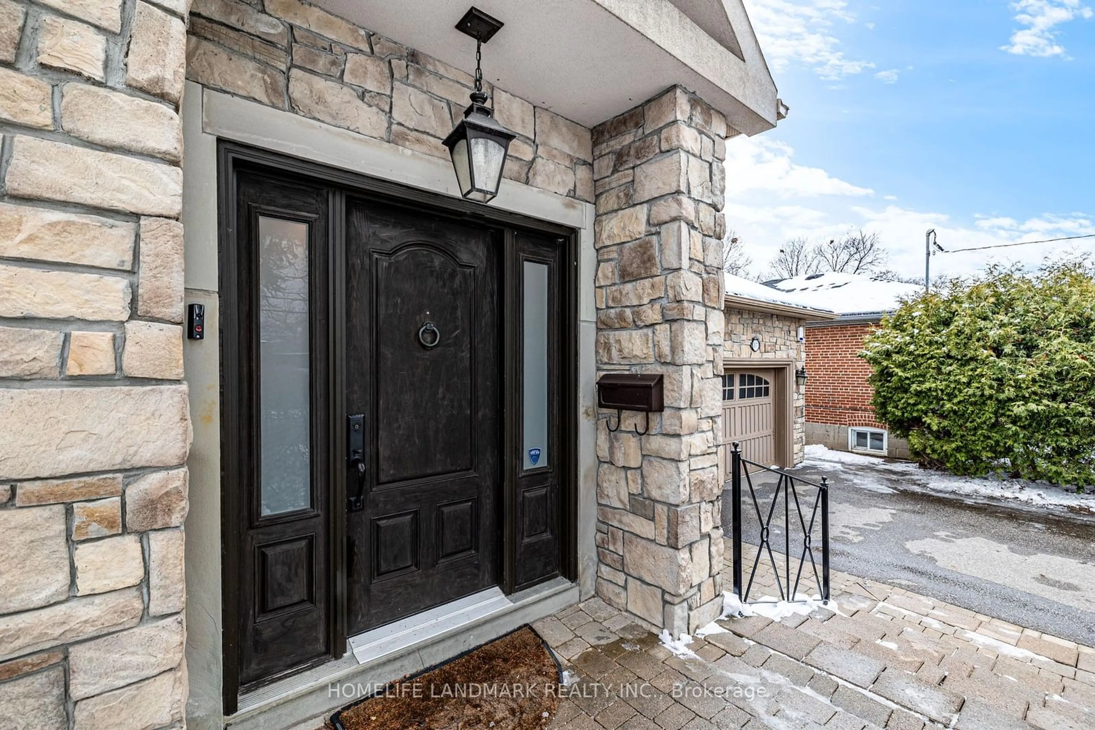 Indoor entryway for 107 Combe Ave, Toronto Ontario M3H 4J8