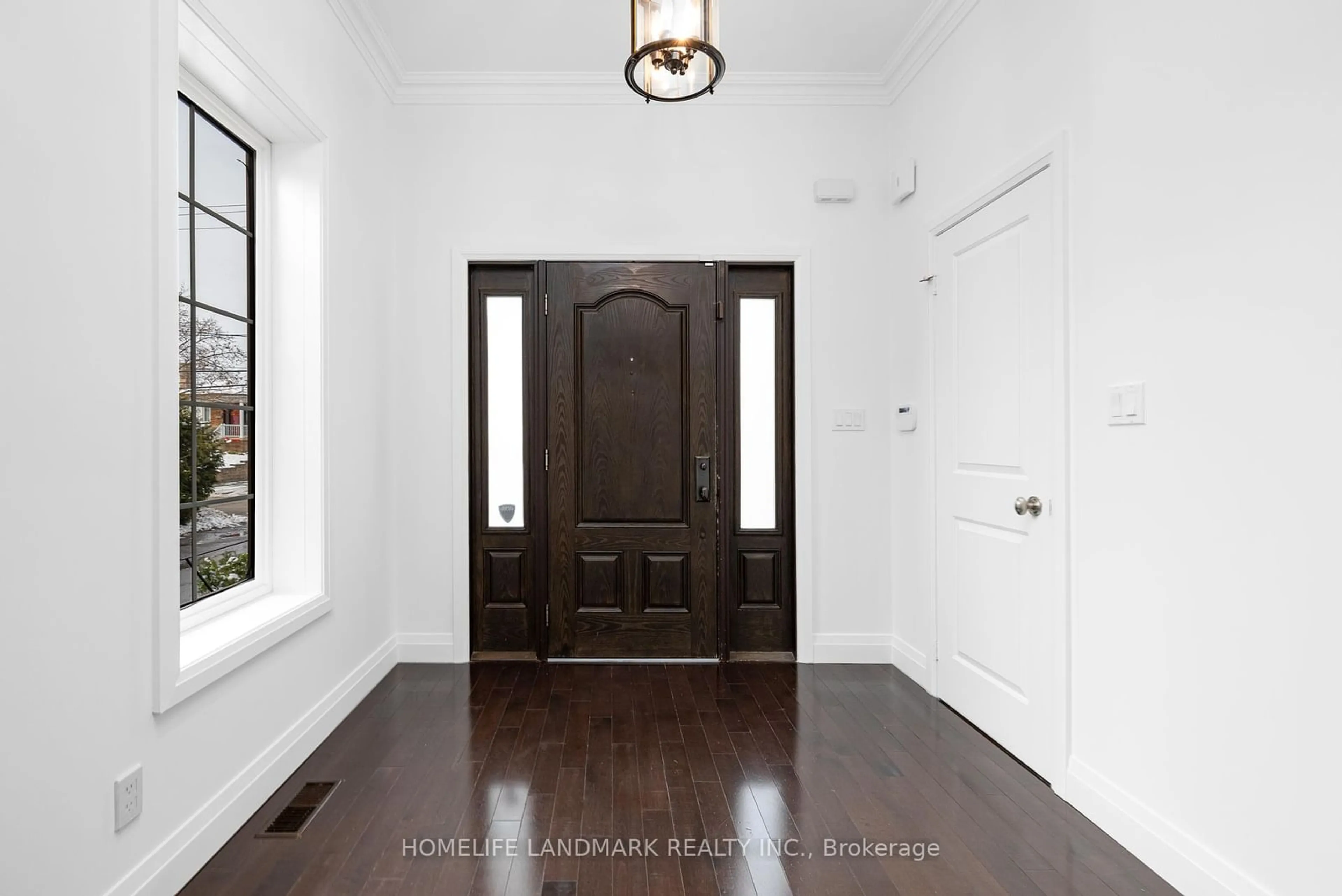 Indoor entryway for 107 Combe Ave, Toronto Ontario M3H 4J8