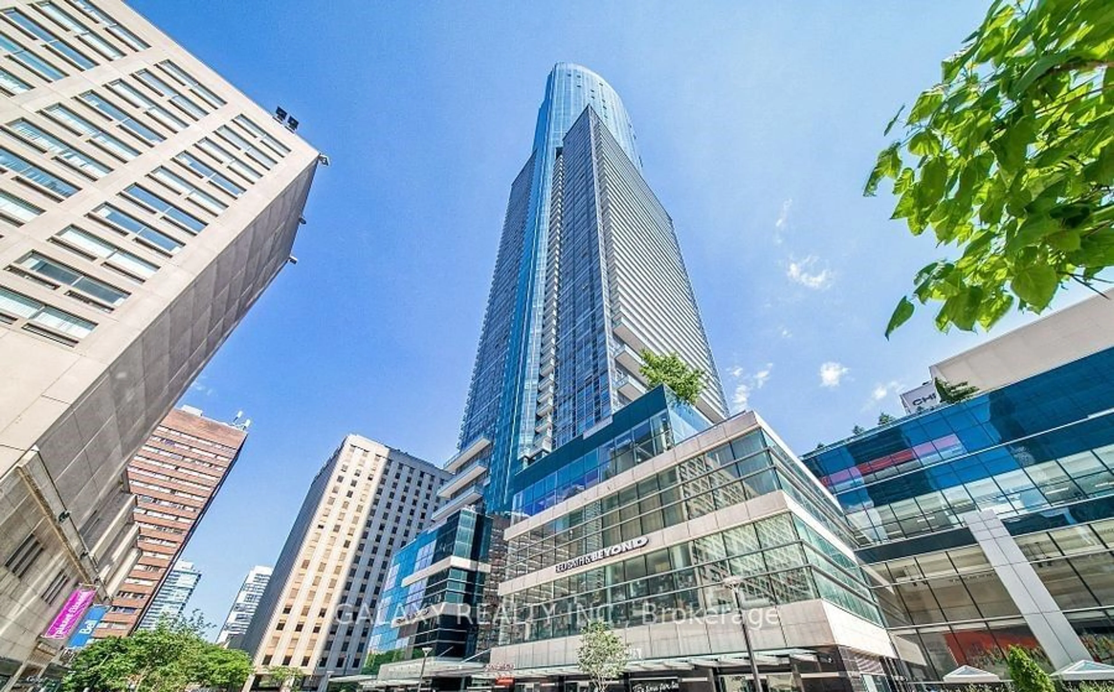 Indoor foyer for 386 Yonge St #1505, Toronto Ontario M5B 0A5