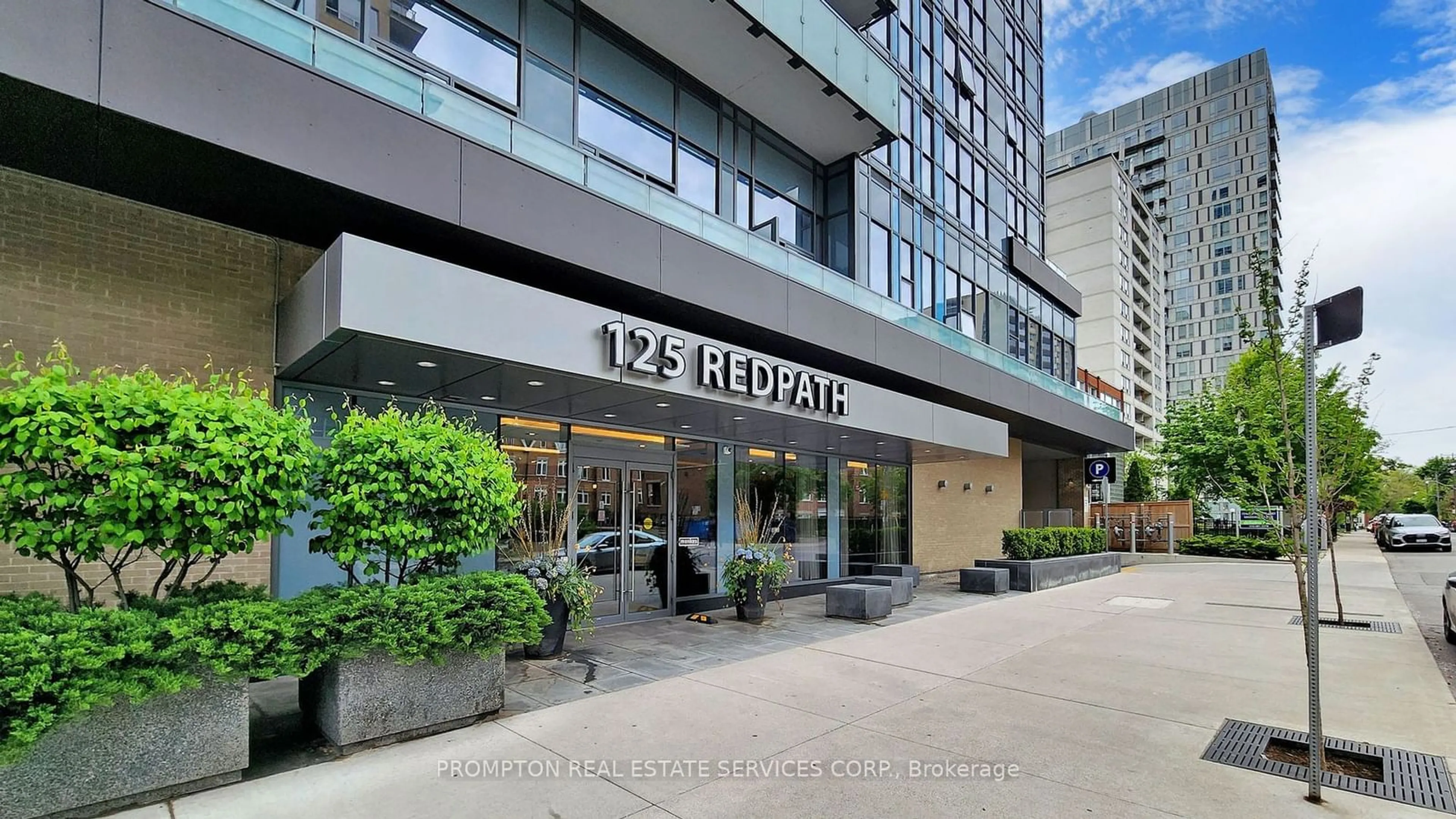 Indoor foyer for 125 Redpath Ave #307, Toronto Ontario M4S 0B5