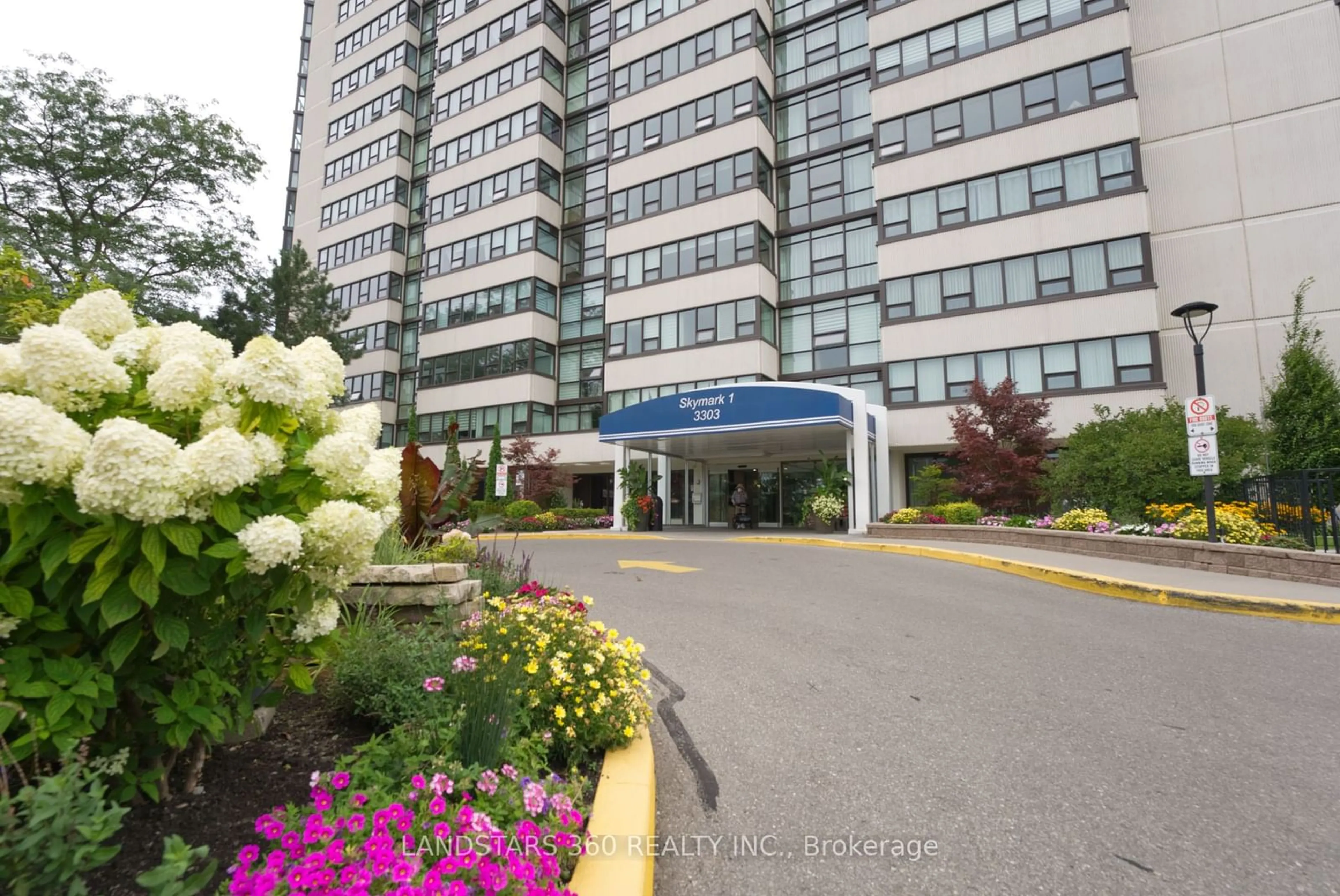 Indoor foyer for 3303 Don Mills Rd #2605, Toronto Ontario M2J 4T6