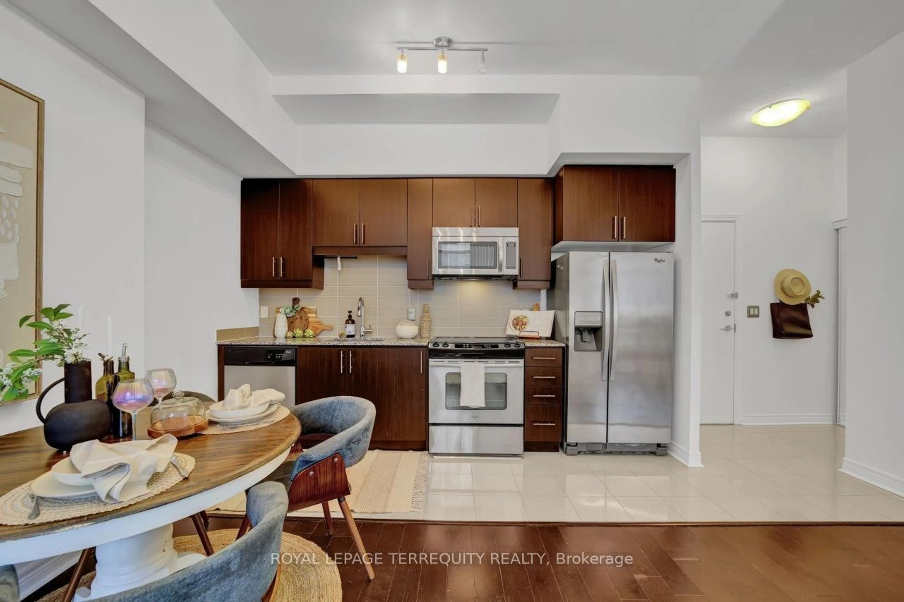 Standard kitchen, ceramic/tile floor for 2756 Old Leslie St #1102, Toronto Ontario M2K 0E2