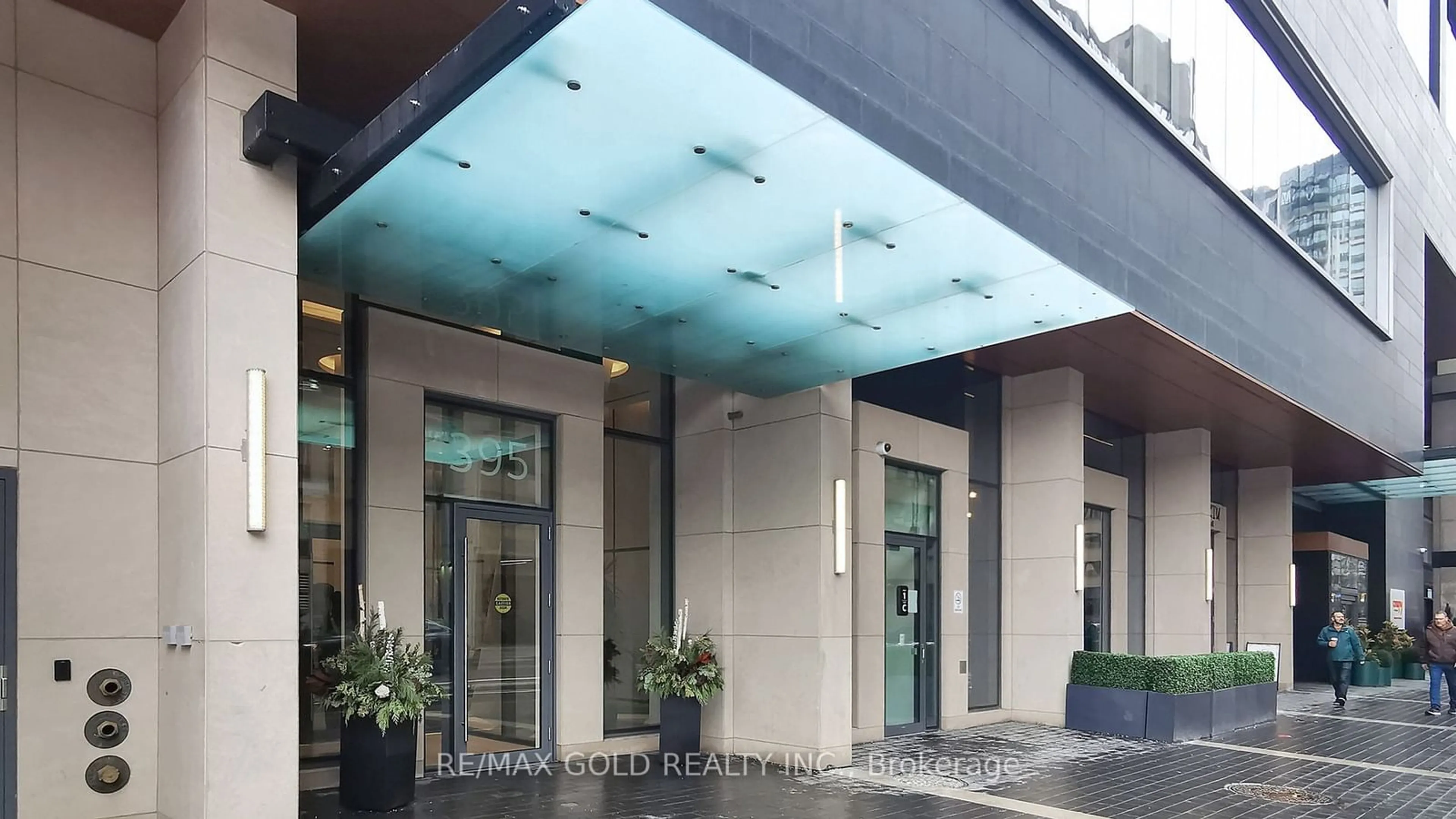 Indoor foyer for 395 Bloor St #1410, Toronto Ontario M4W 0B4