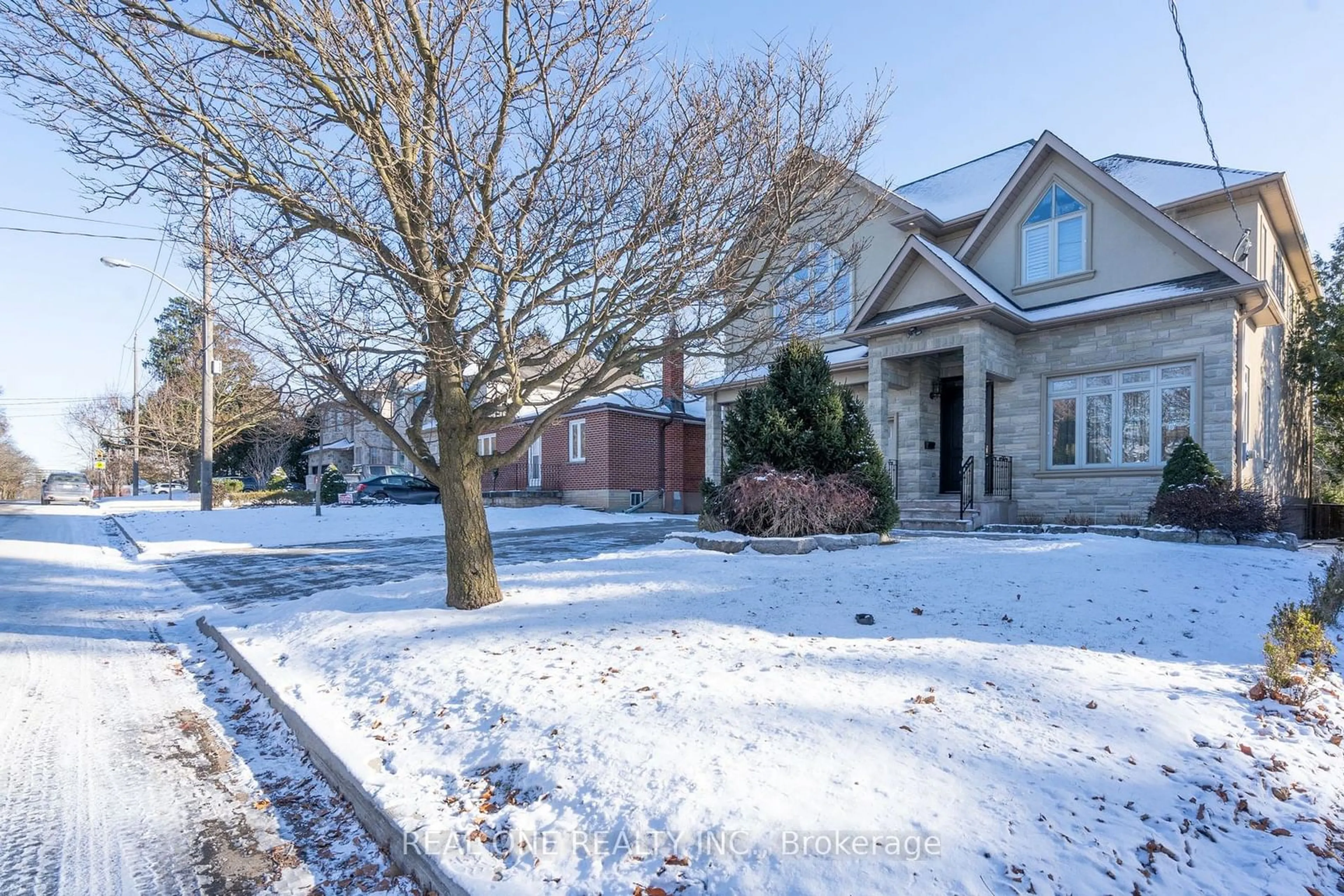 A pic from outside/outdoor area/front of a property/back of a property/a pic from drone, street for 231 Churchill Ave, Toronto Ontario M2R 1E2