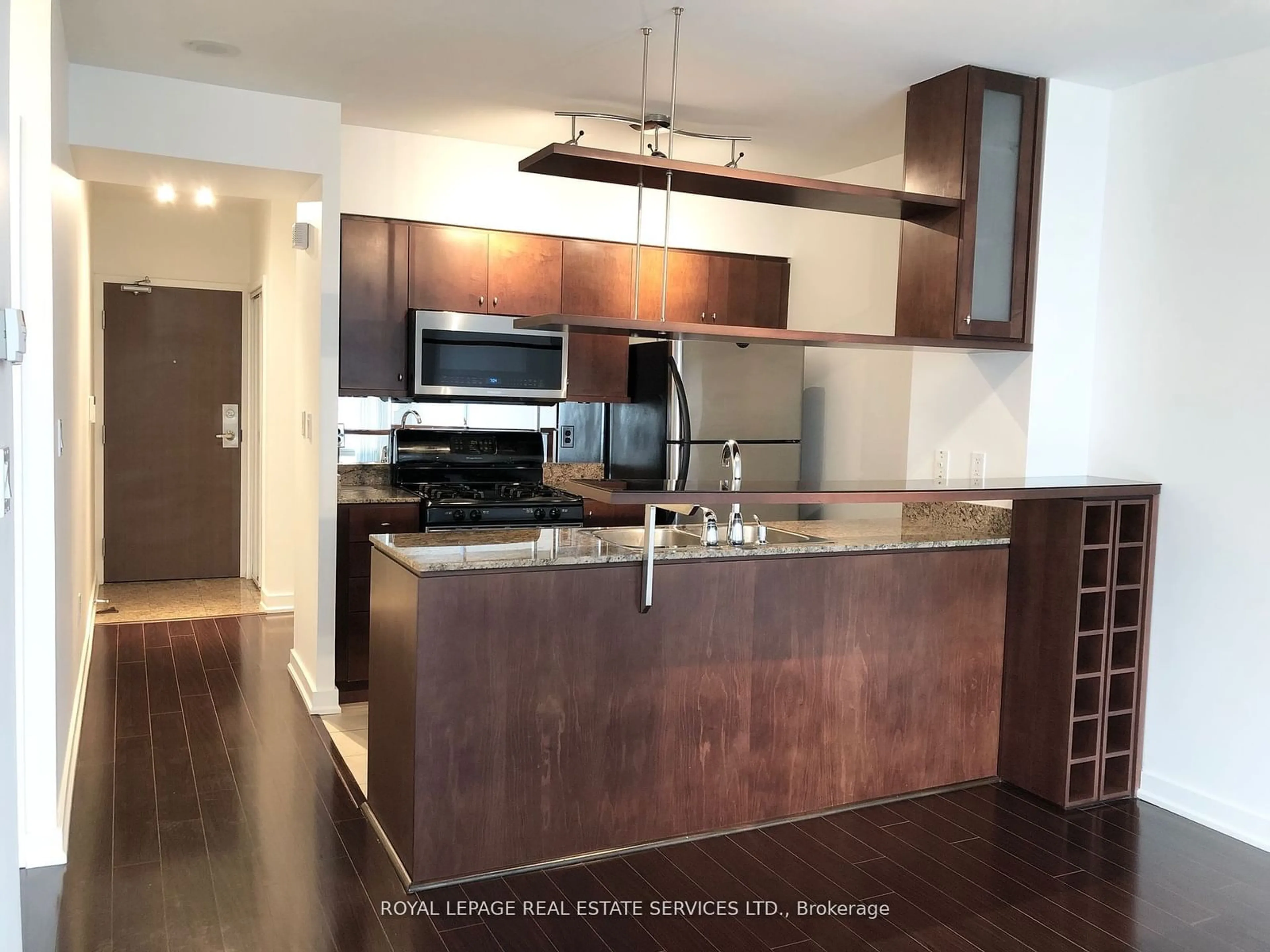 Open concept kitchen, wood/laminate floor for 35 Mariner Terr #3802, Toronto Ontario M5V 3V9