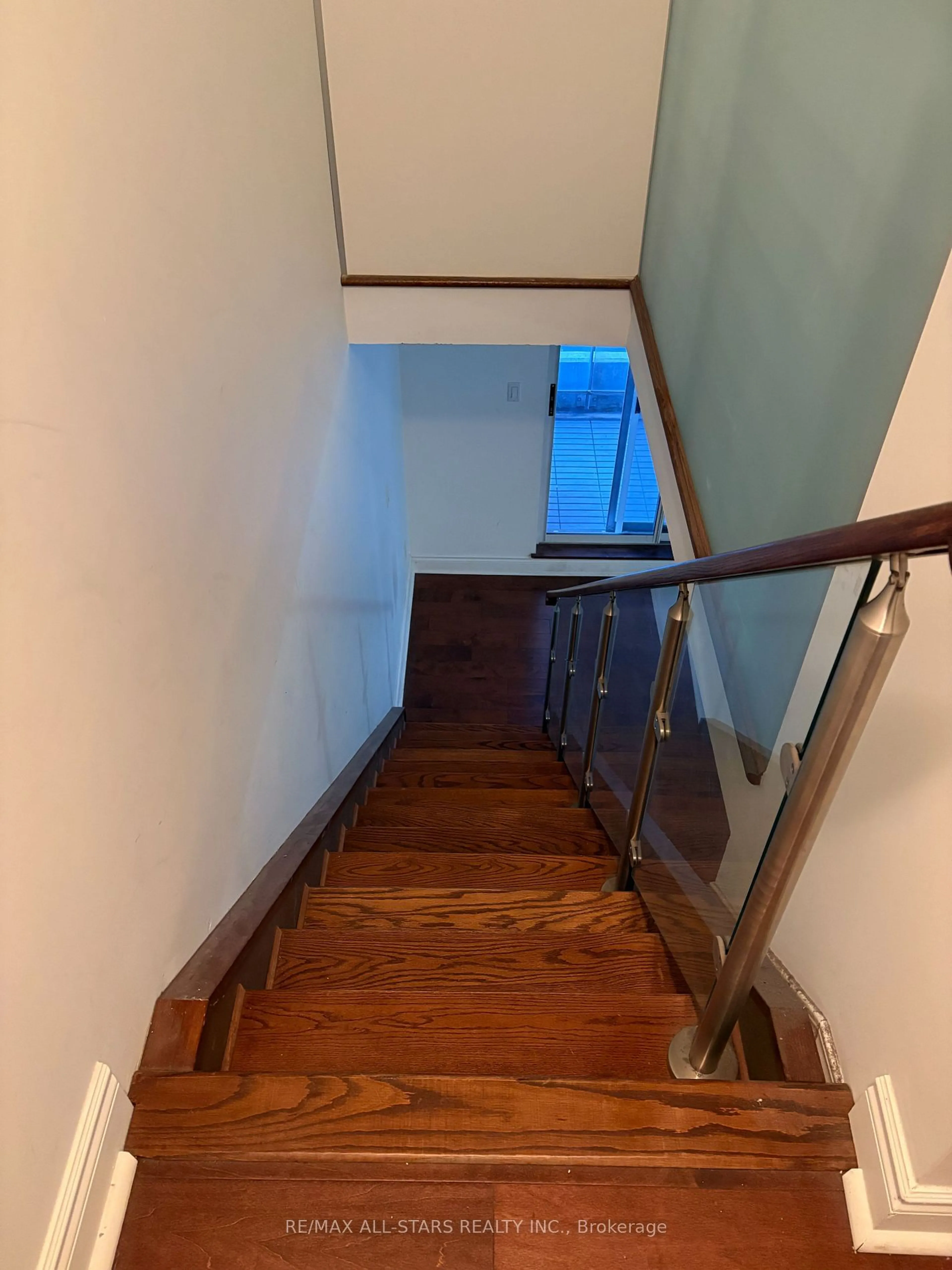 Stairs for 80 Cumberland St #306, Toronto Ontario M5R 3V1