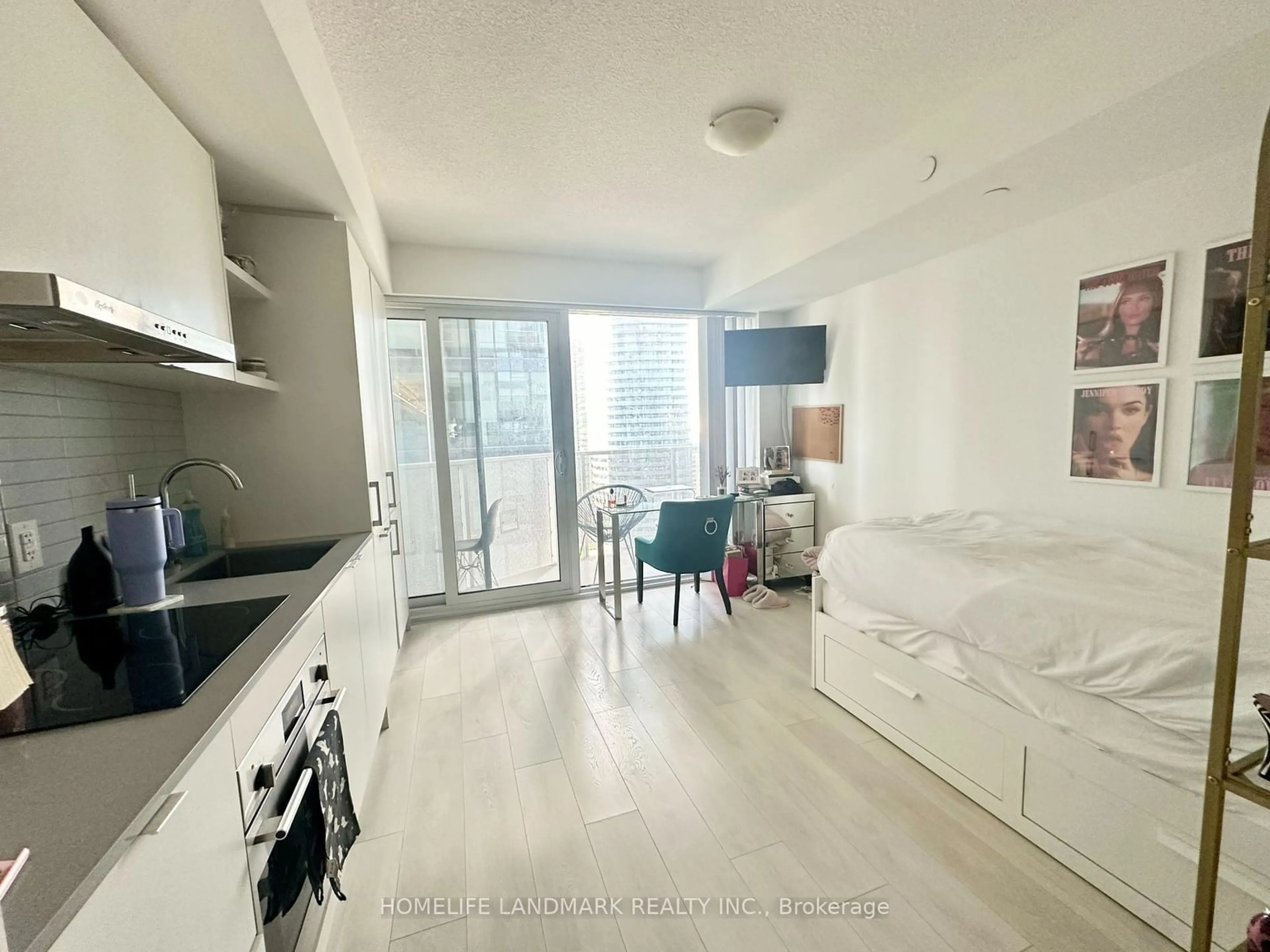 A pic of a room for 100 Harbour St #1911, Toronto Ontario M5J 0B5