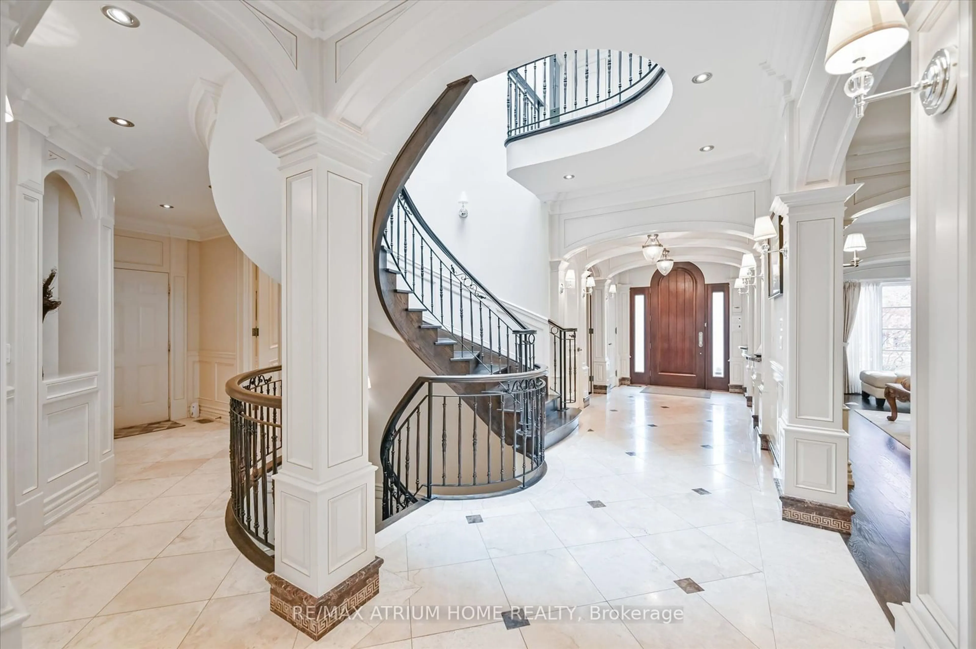 Indoor foyer for 31 Greengate Rd, Toronto Ontario M3B 1E7