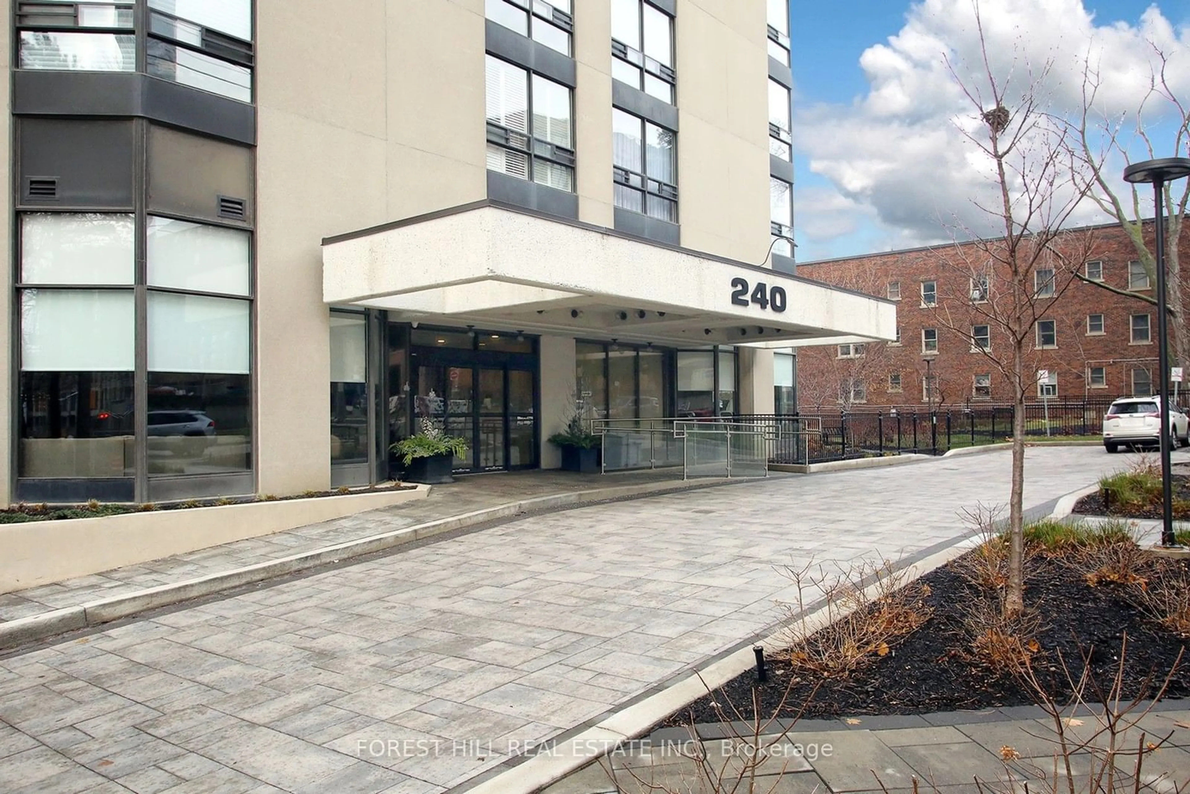 Patio, building for 240 Heath St #1601, Toronto Ontario M5P 3L5