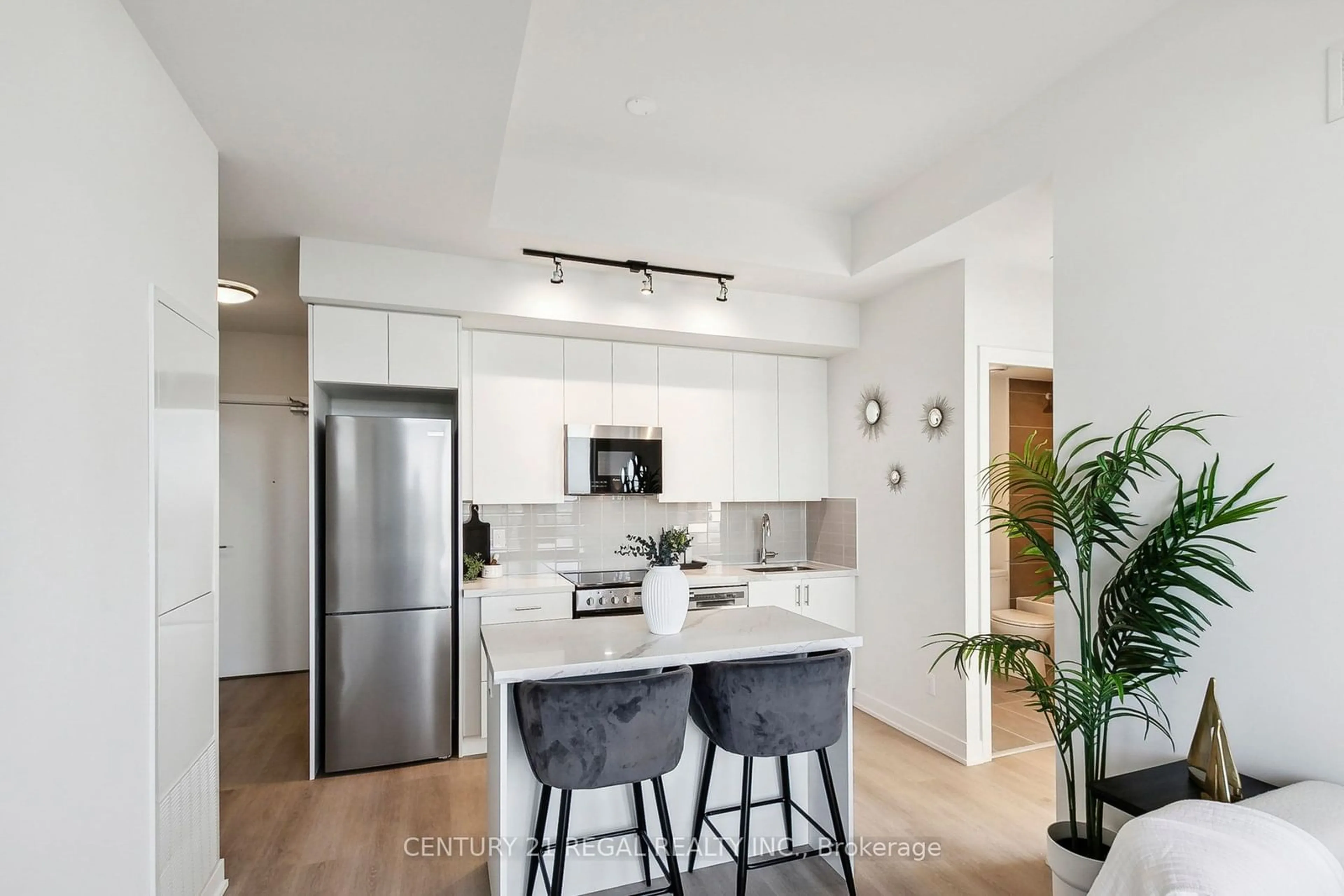 Open concept kitchen, unknown for 15 Ellerslie Ave #LPH05, Toronto Ontario M2N 0L7