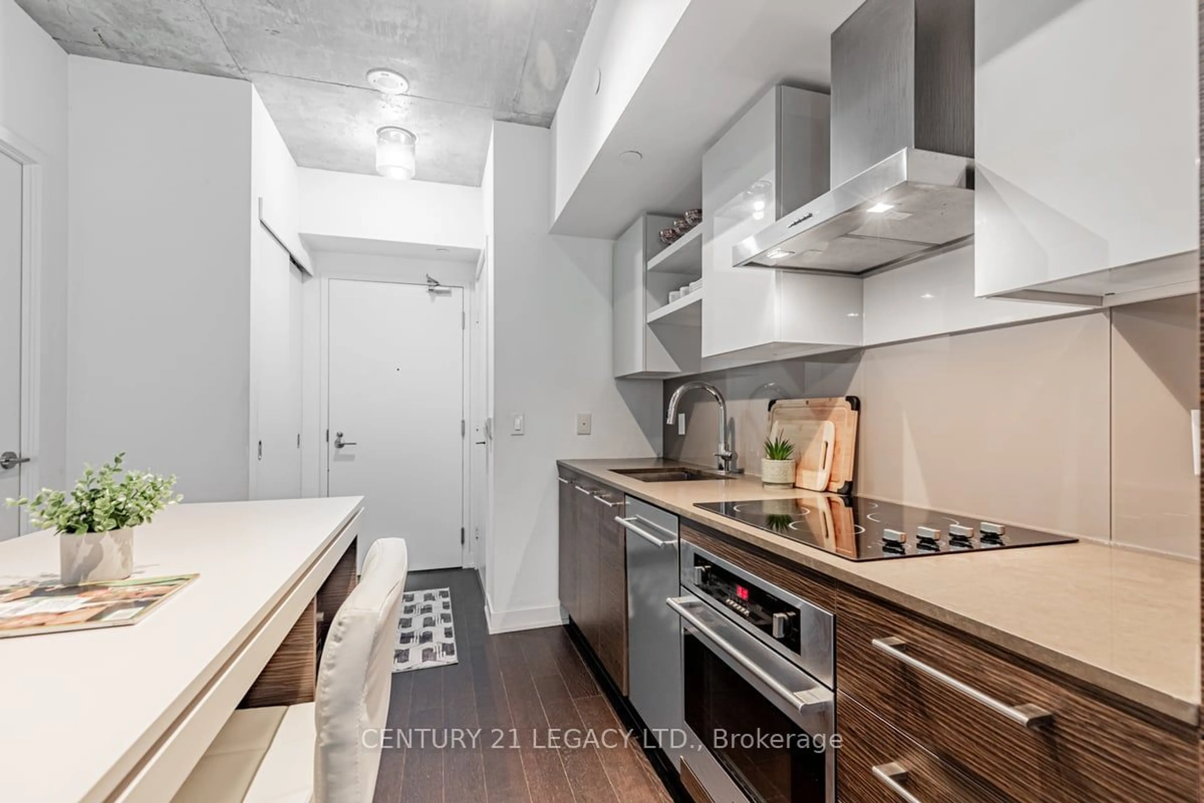 Standard kitchen, unknown for 1030 King St #308, Toronto Ontario M6K 0B4