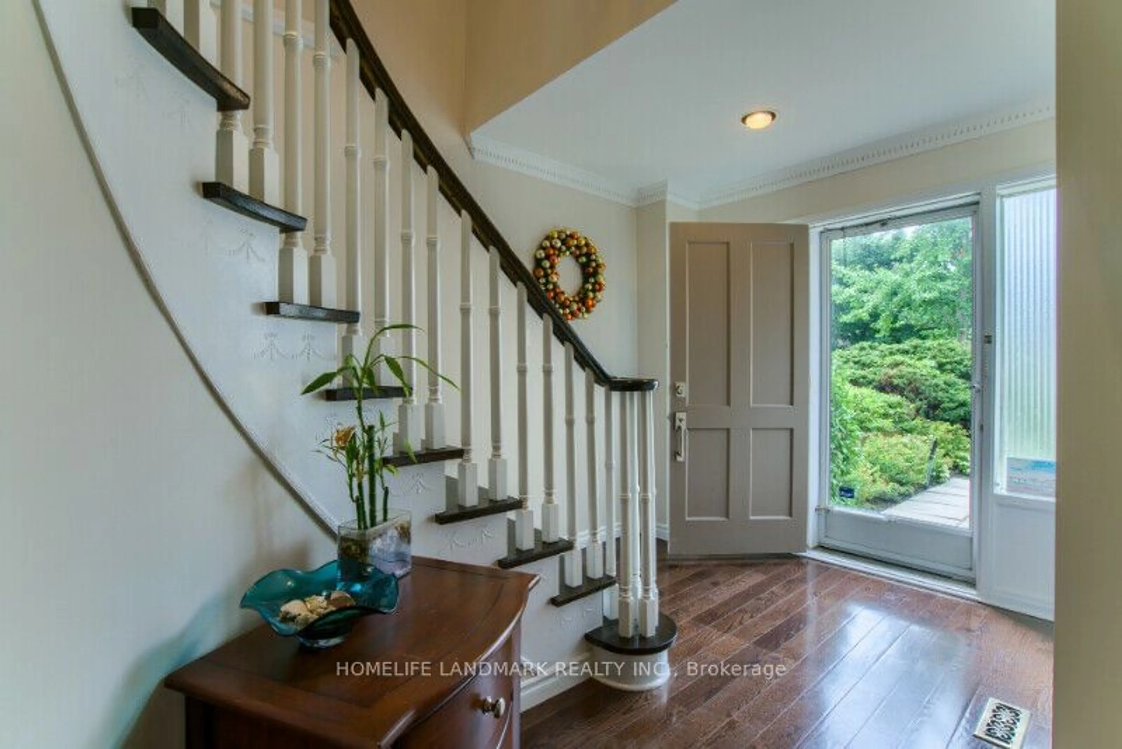 Indoor entryway for 115 Scenic Mill Way #110, Toronto Ontario M2L 1T1